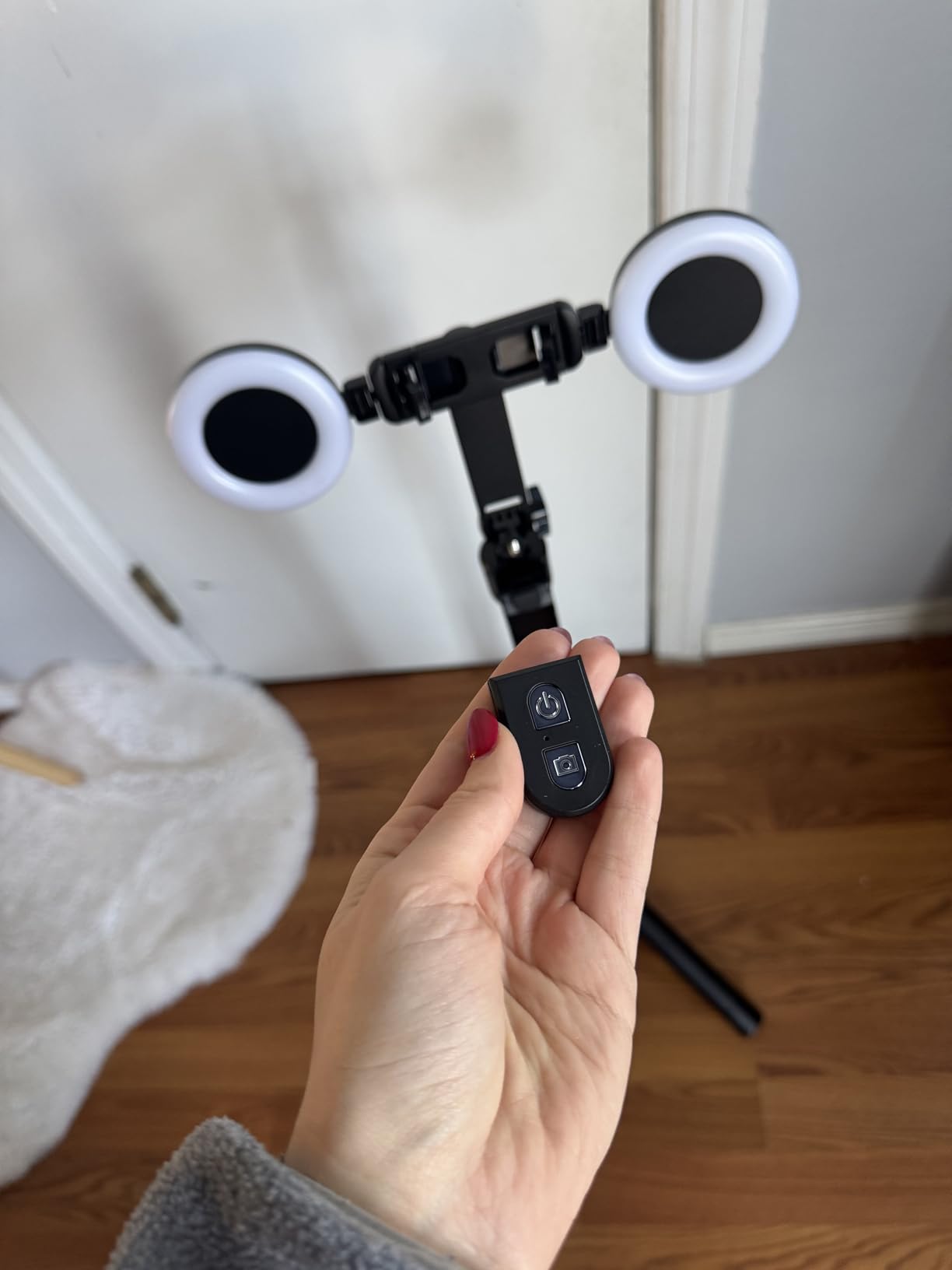 Content Creator Vlogging Kit for iPhone/Android,70-inch Auto Face Tracking Tripod for iPhone with Light and Wireless Microphones,TikTok/YouTube Starter Kit customer photo 2