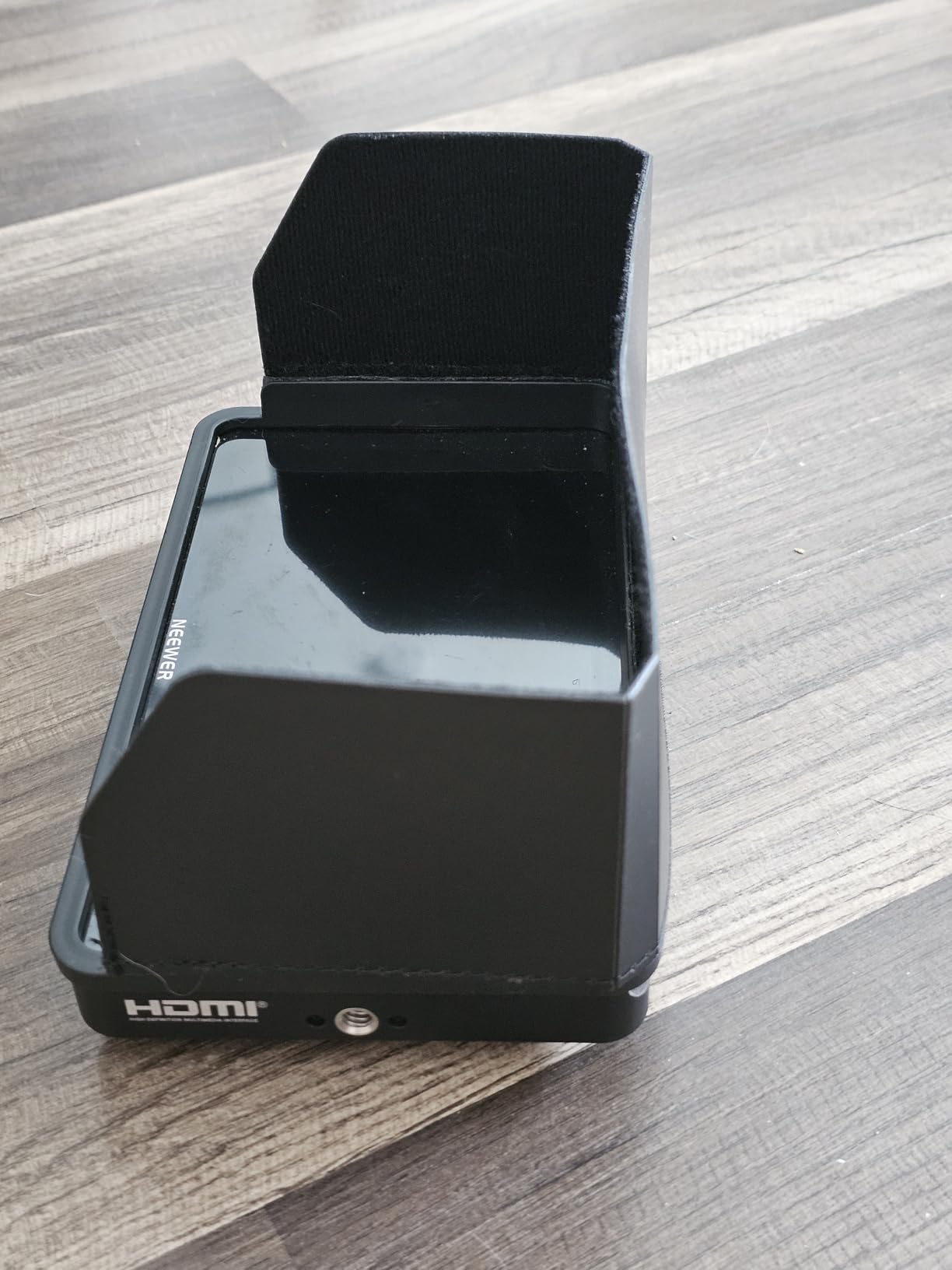NEEWER Monitor Sunshade Hood Only for NEEWER F700U Camera Field Monitor, Three Sided Sun Hood & Formfitting Frame to Reduce Glare, Easy Button Access, Loop & Hook Quick Attachment, MA009 customer photo 2