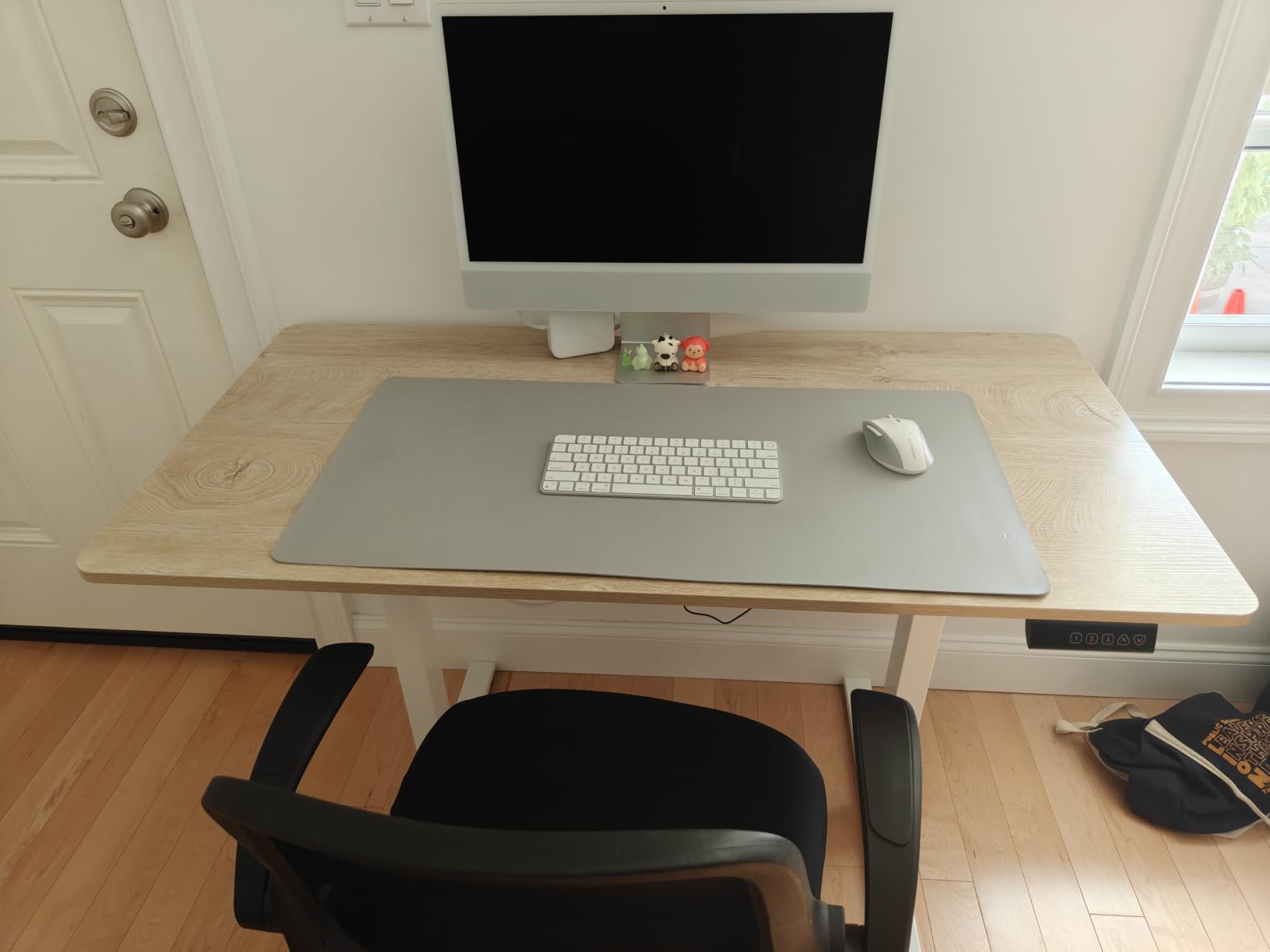 FEZIBO Standing Desk 63 × 37 Inch Electric Height Adjustable, Black customer photo 2