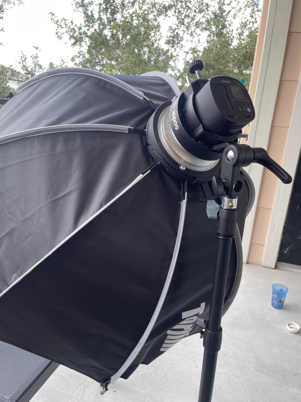 NEEWER 200Ws 2.4G TTL Outdoor Strobe Flash Compatible with Godox, 1/8000s HSS Portable Studio Photography Monolight with Modeling Light/3200mAh Battery/750 Flashes/1.5s Recycle, Q200 customer photo 2