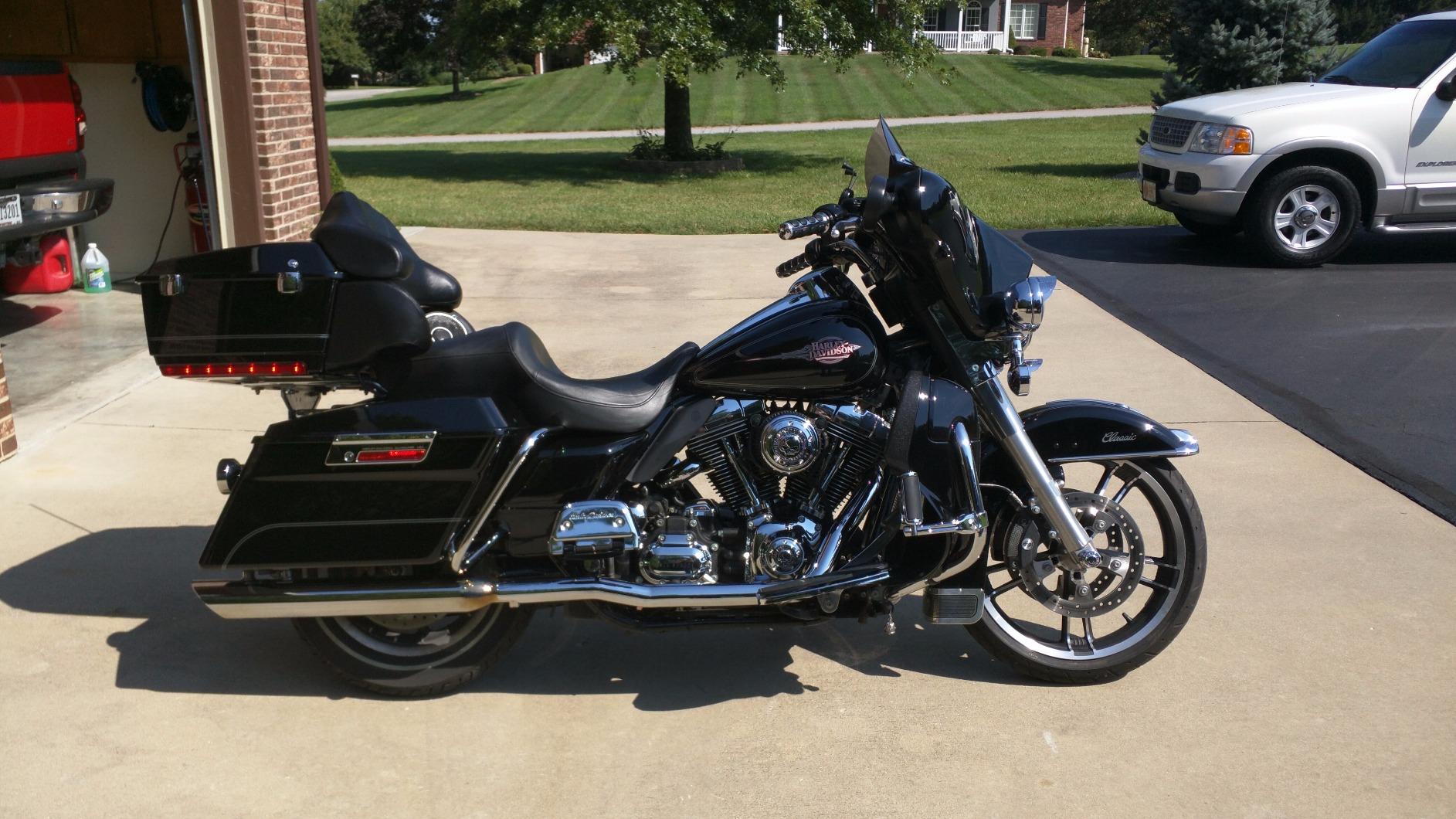 Vance & Hines Dresser Duals Exhaust Chrome 16799 customer photo 1