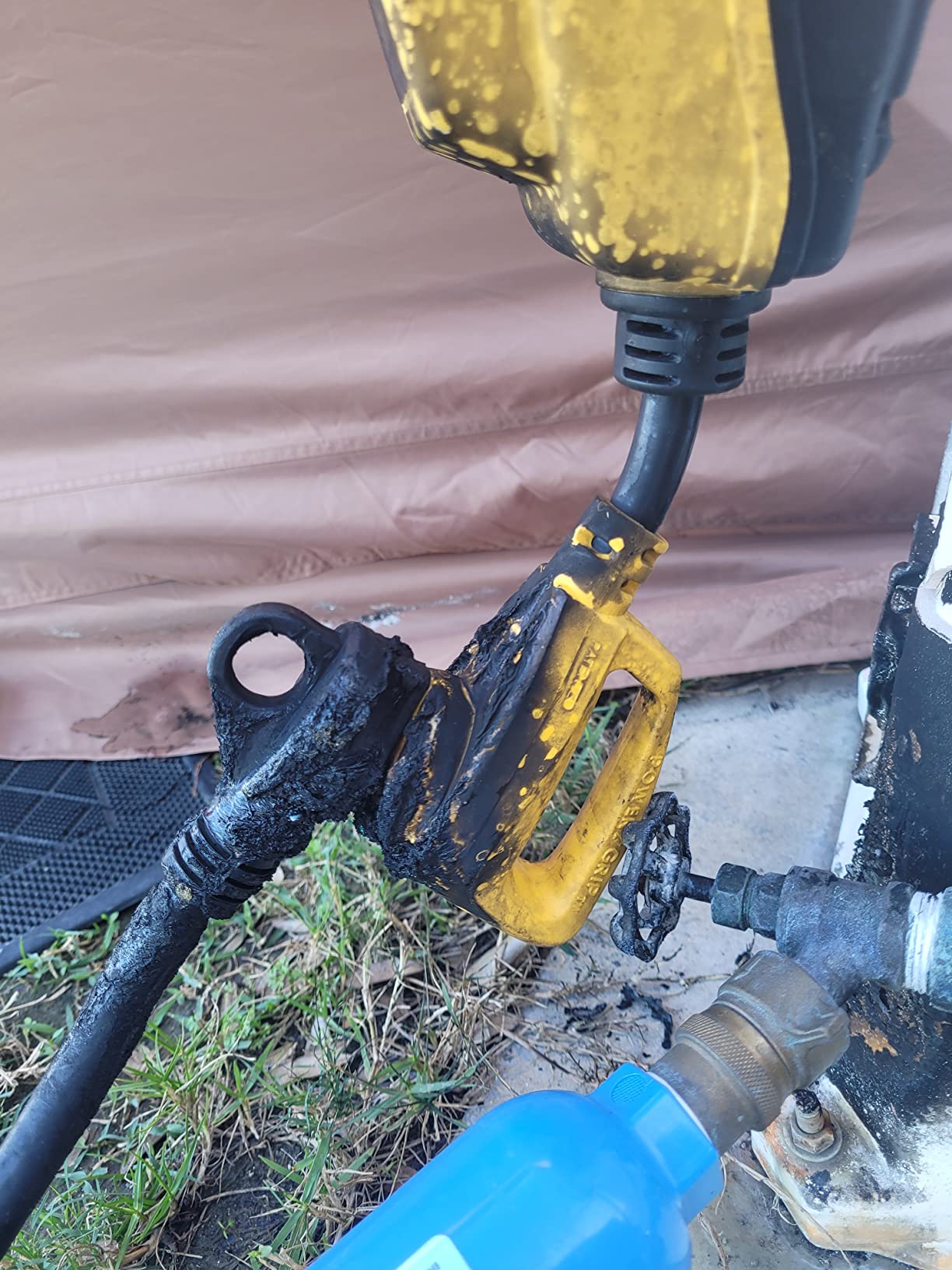 Camco Power Grip Camper/RV 30-Amp Voltage Protector - Features Integrated Surge Protection of Up to 2,800 Joules & Diagnostic LEDs Indicate Wiring Faults (55301) customer photo 2