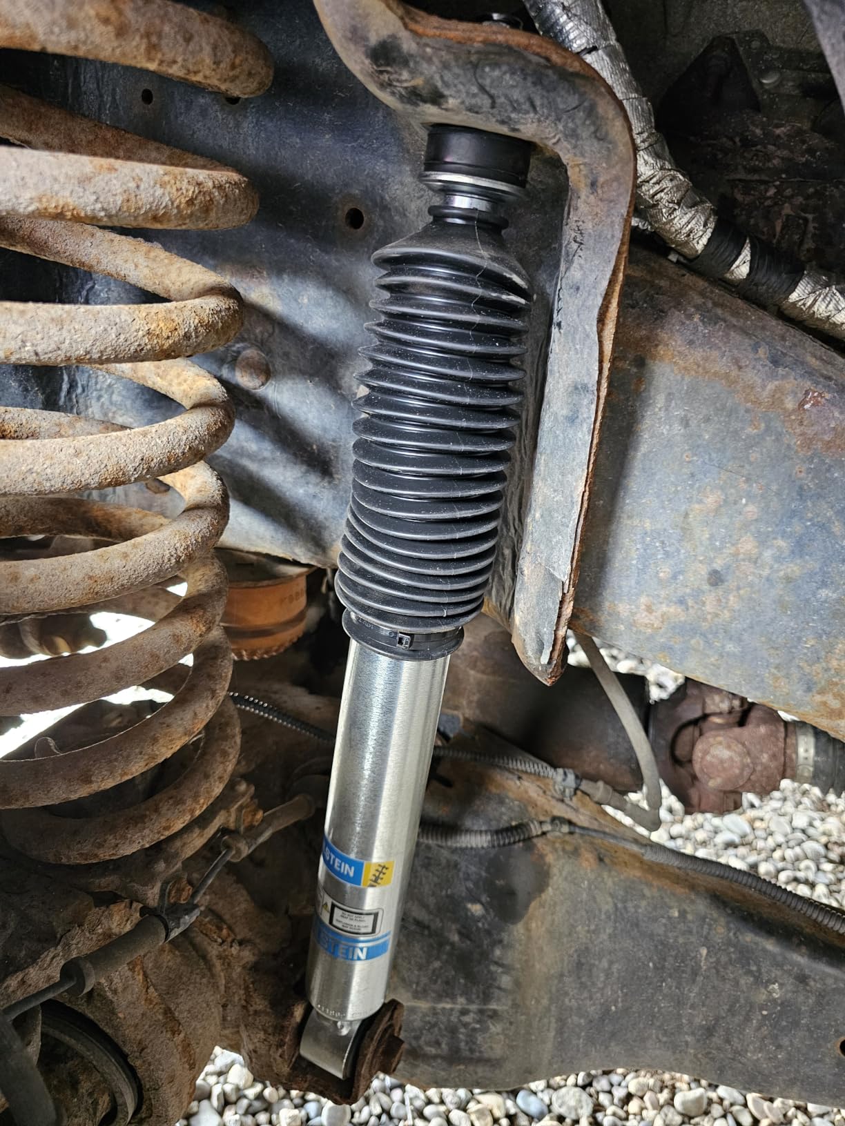 Bilstein 5100 Monotube Gas Shock Set Compatible with 2005-2016 Ford F250 / F350 4WD Pickups customer photo 2