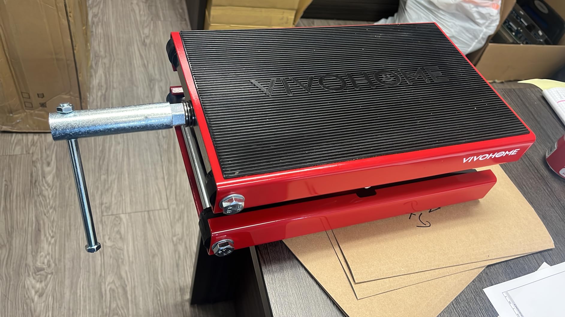 VIVOHOME 1100 LBS Motorcycle Lift Scissor Jack, Wide Deck Hoist Stand, Red customer photo 1