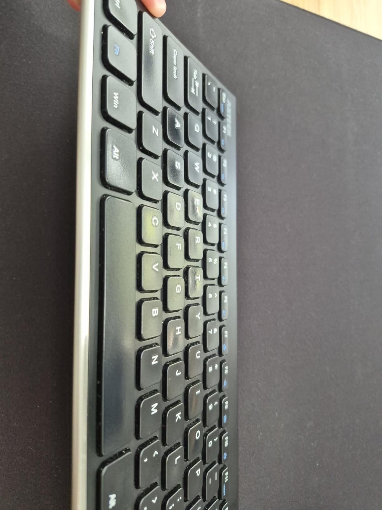 Arteck 2.4G Wireless Keyboard Stainless Steel Ultra Slim Keyboard for Computer/Desktop/PC/Laptop/Surface/Smart TV and Windows 11/10 / 8/7 / Vista/XP Built in Rechargeable Battery customer photo 2
