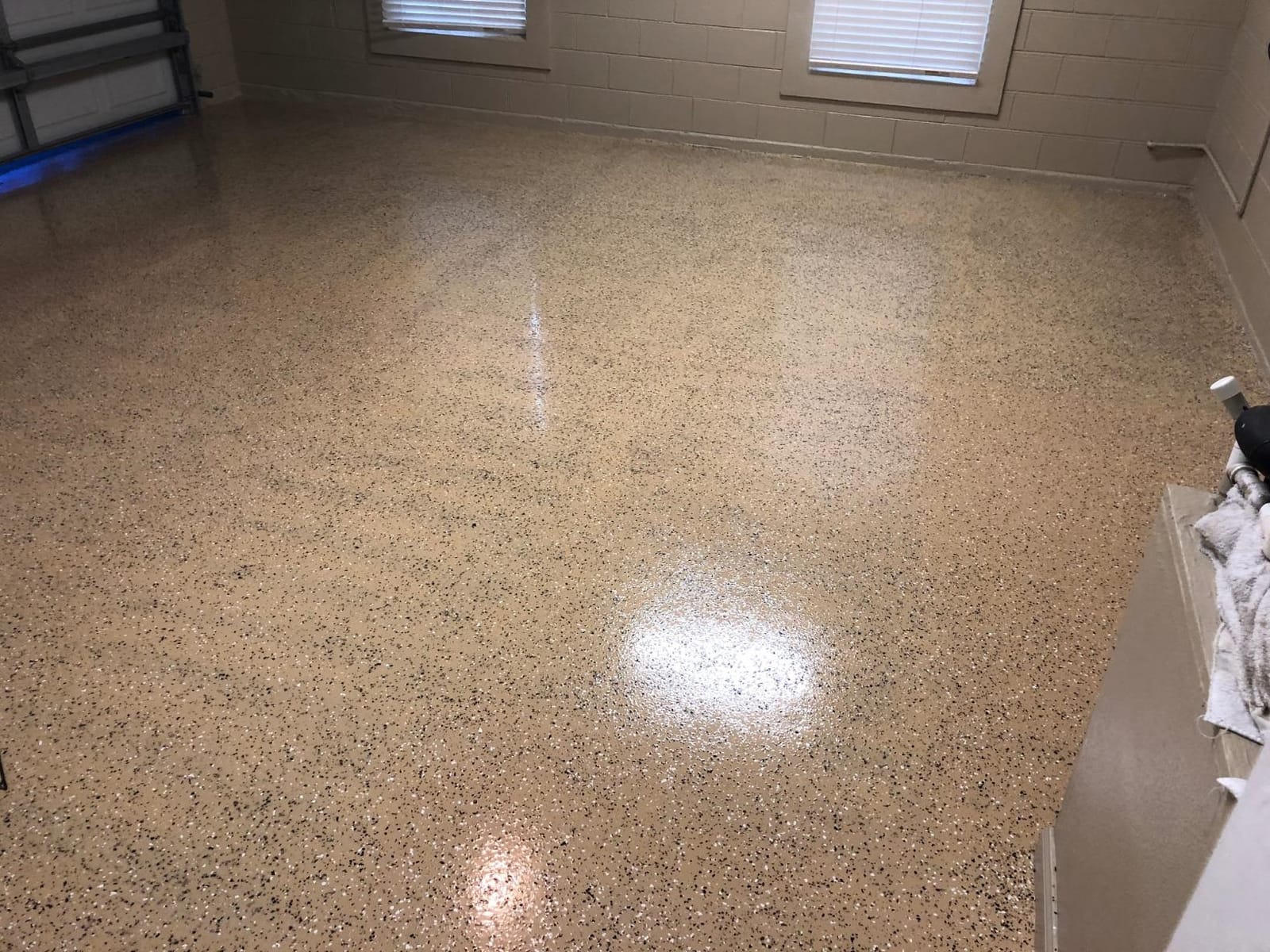 Rust-Oleum RockSolid Garage Floor Coating Kit, Dark Gray, 2.5 Car Kit customer photo 1
