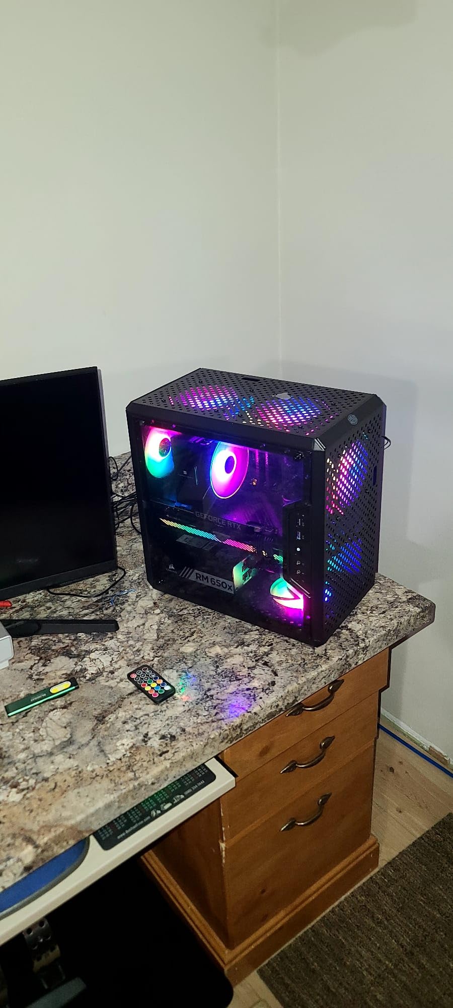 Cooler Master Q300L V1 Micro-ATX PC Case, High Airflow, Transparent Panel customer photo 1