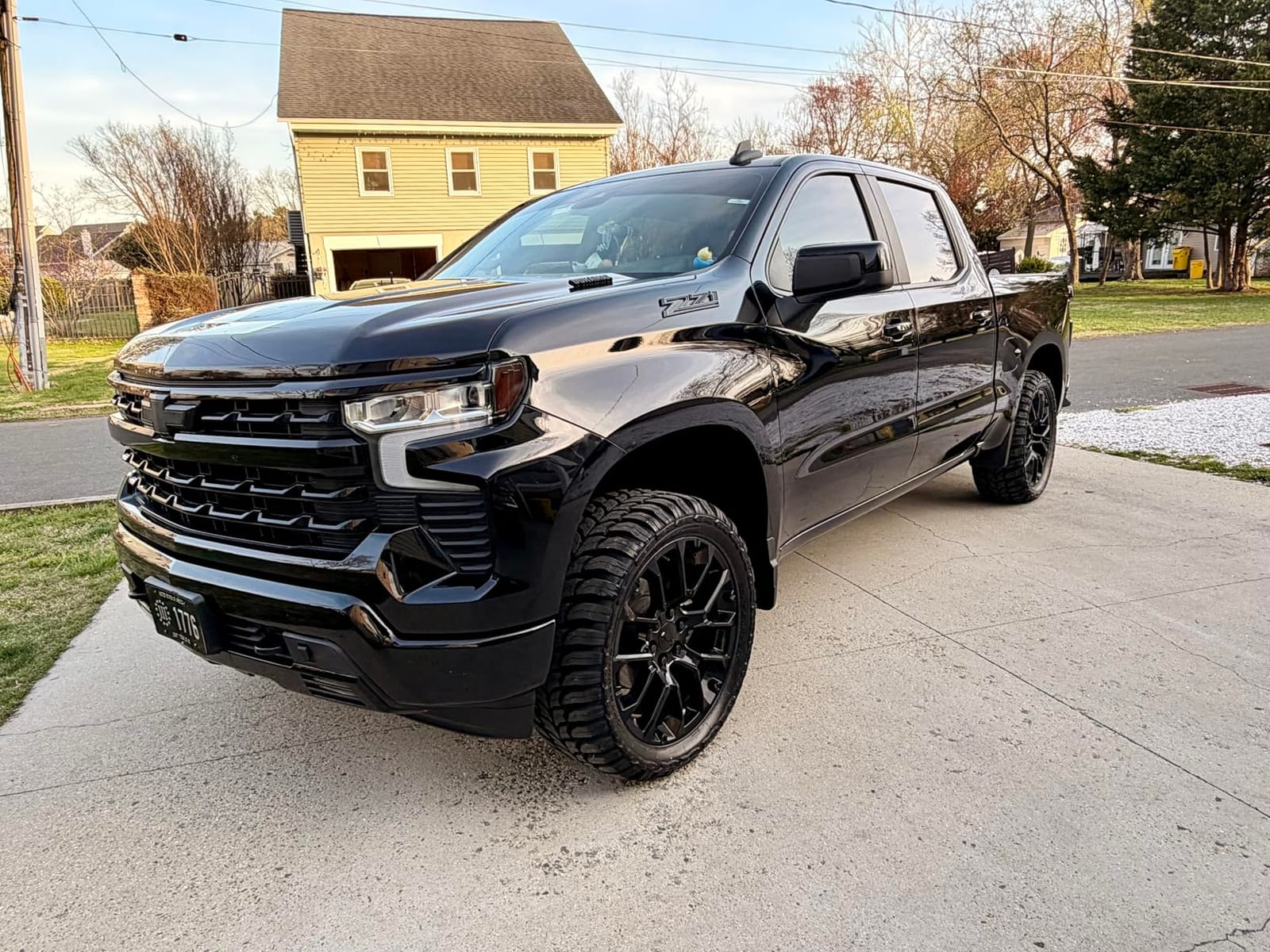 CrossWind M/T All-Season Mud-Terrain Tire - 33X12.50R18LT 118Q E (10 Ply) customer photo 1