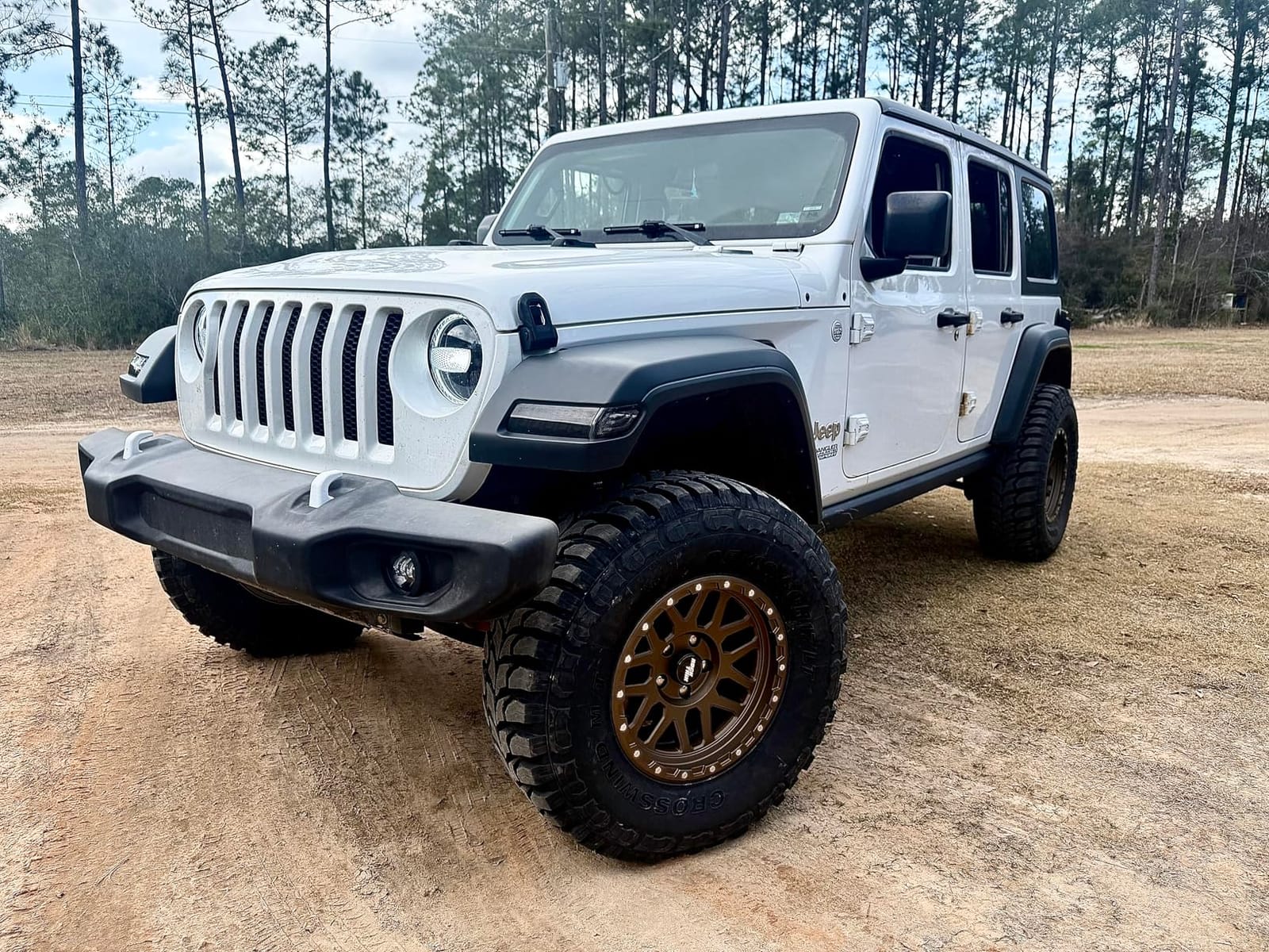 CrossWind M/T All-Season Mud-Terrain Tire - 33X12.50R18LT 118Q E (10 Ply) customer photo 2