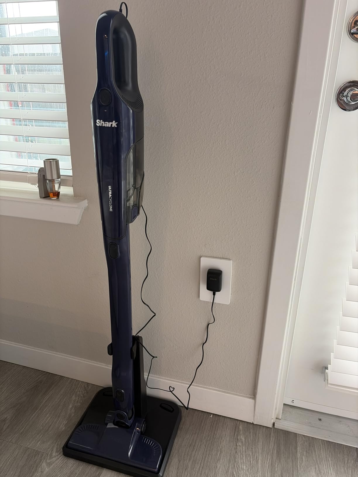 Shark WV201 WANDVAC Handheld Vacuum, Lightweight at 1.4 Pounds with Powerful Suction, Charging Dock, Single Touch Empty and Detachable Dust Cup,Graphite, Slate customer photo 2