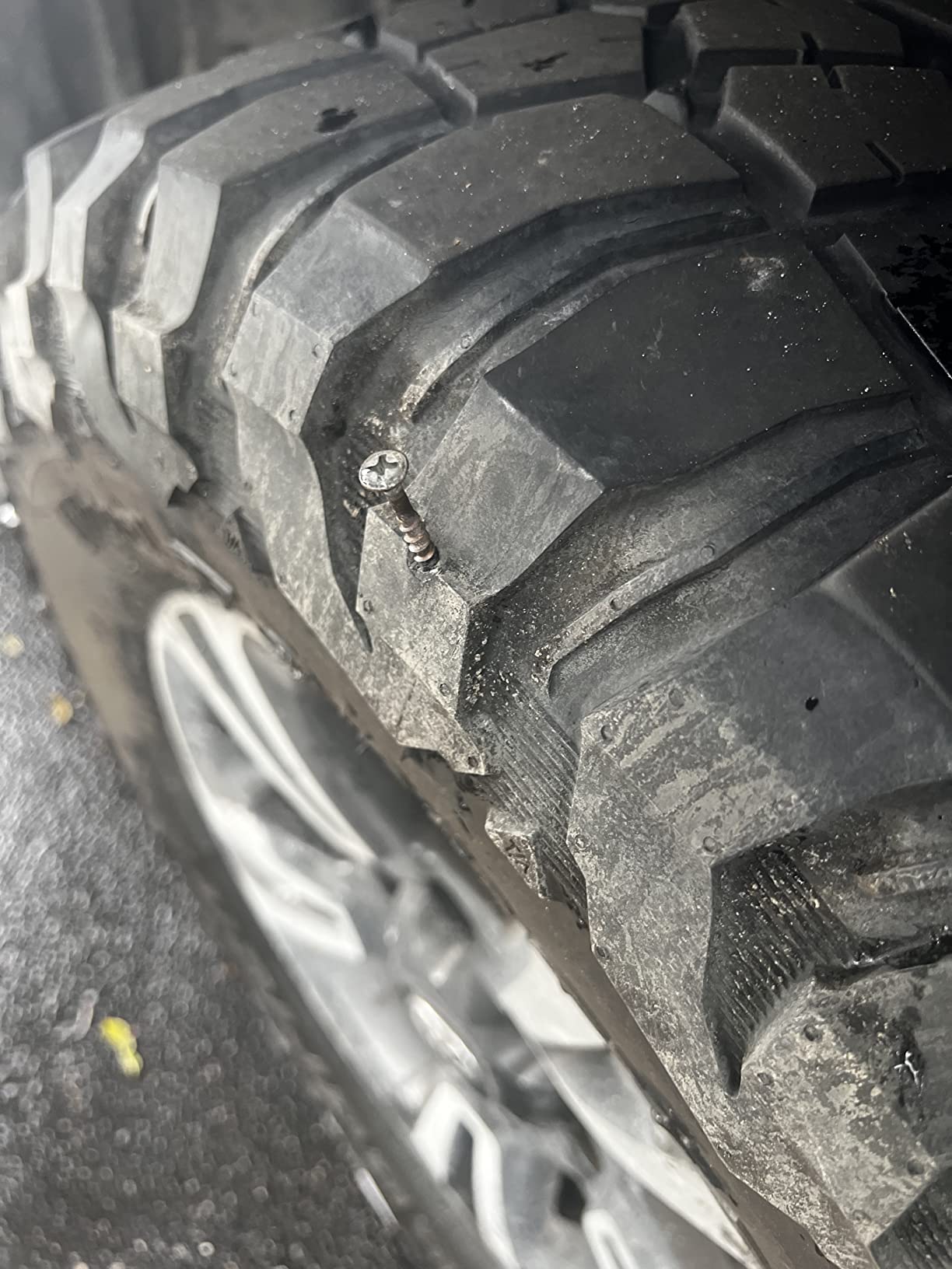 BFGoodrich Mud Terrain T/A KM3 Radial Car Tire for Light Trucks, SUVs, and Crossovers, 33x12.50R17/E 120Q customer photo 1