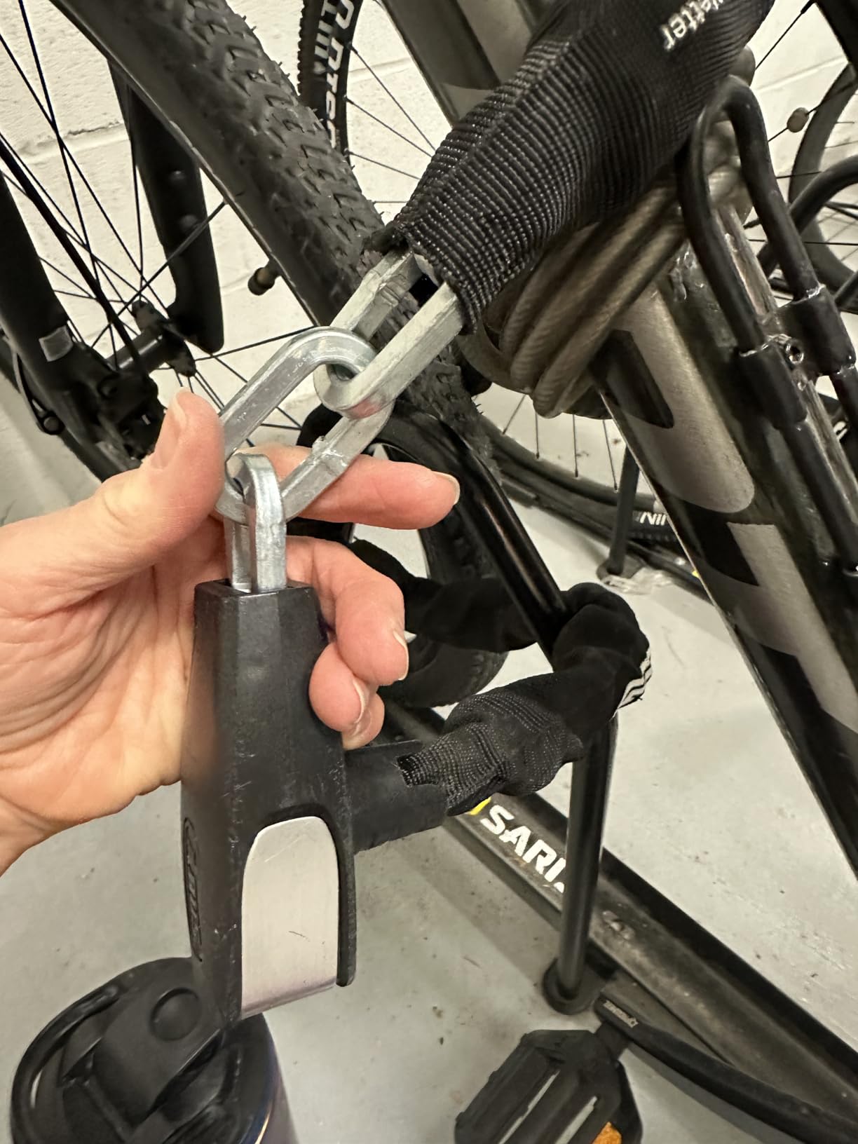 ABUS Steel-O-Chain 8807K Chain Lock - Flexible Hardened Steel Bike Lock - ABUS Security Level 8-85 cm - Black customer photo 1