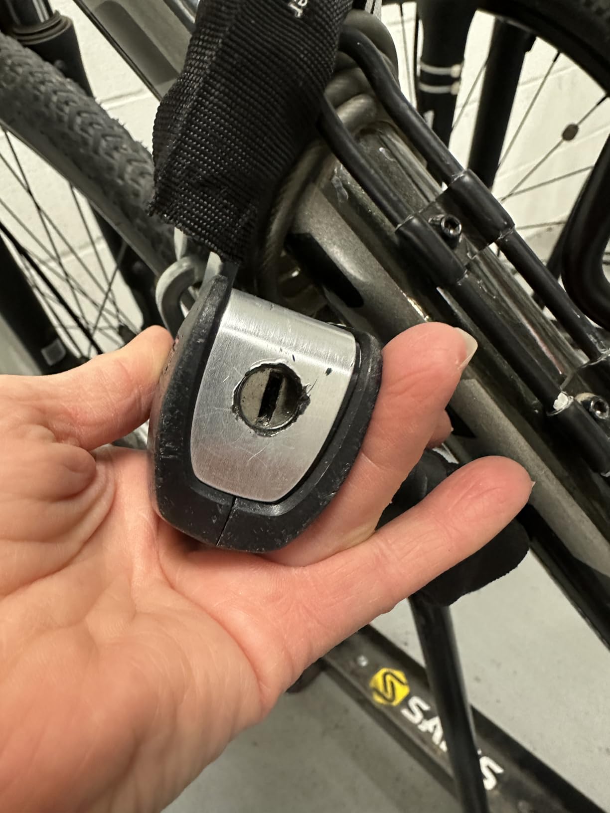 ABUS Steel-O-Chain 8807K Chain Lock - Flexible Hardened Steel Bike Lock - ABUS Security Level 8-85 cm - Black customer photo 2