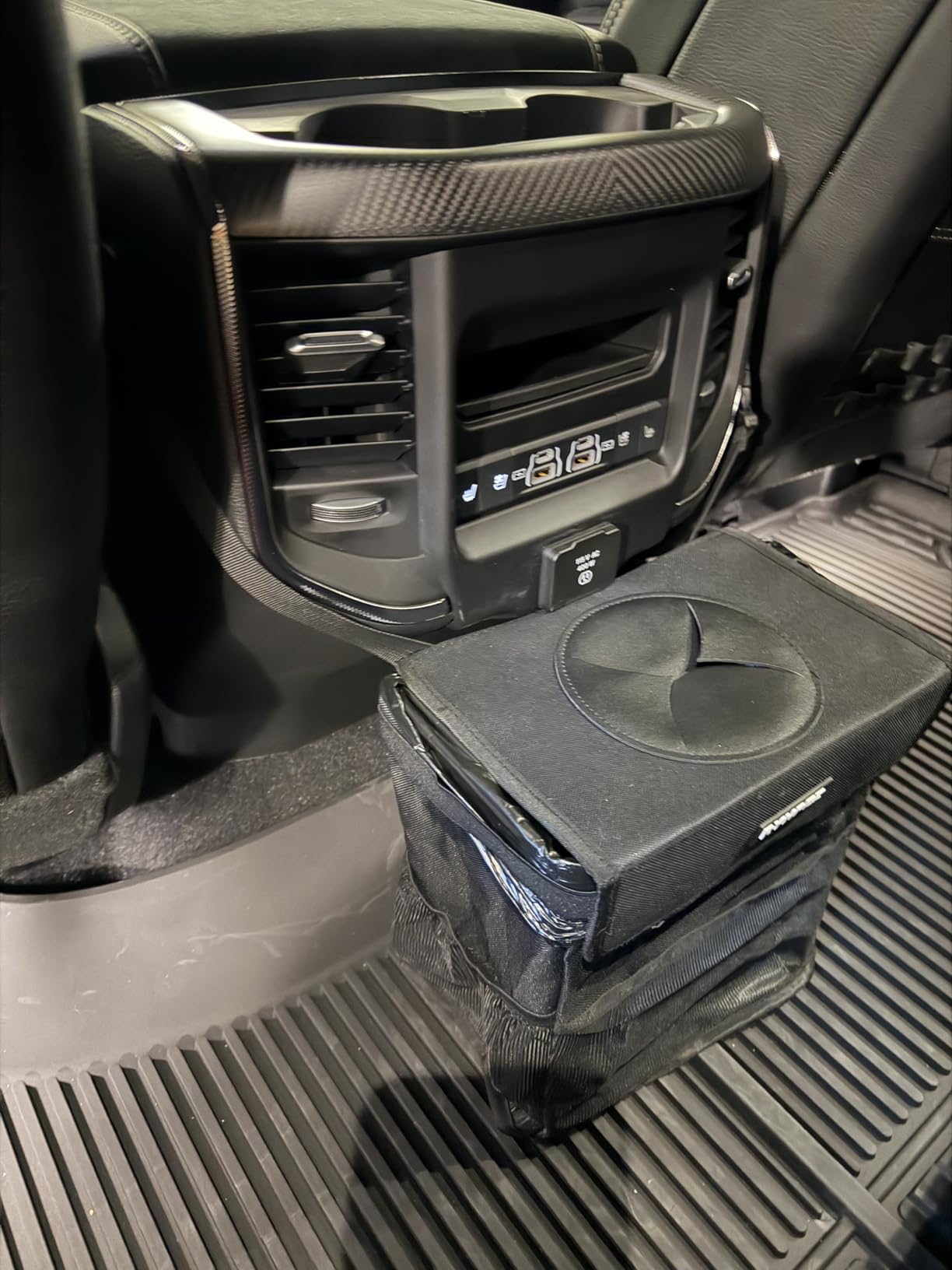 Ryhpez Car Trash Can with Lid, Hanging Trash Bin Car Garbage Can, Leakproof customer photo 2