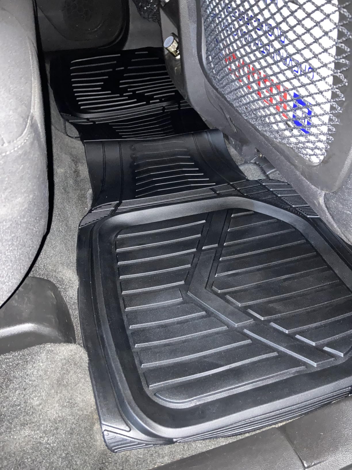 Amazon Basics 3-Piece All-Weather Heavy Duty, Full Set PVC Floor Mats for Universal Fit in Cars, SUVs, and Trucks, Black, Trim to Customize customer photo 2