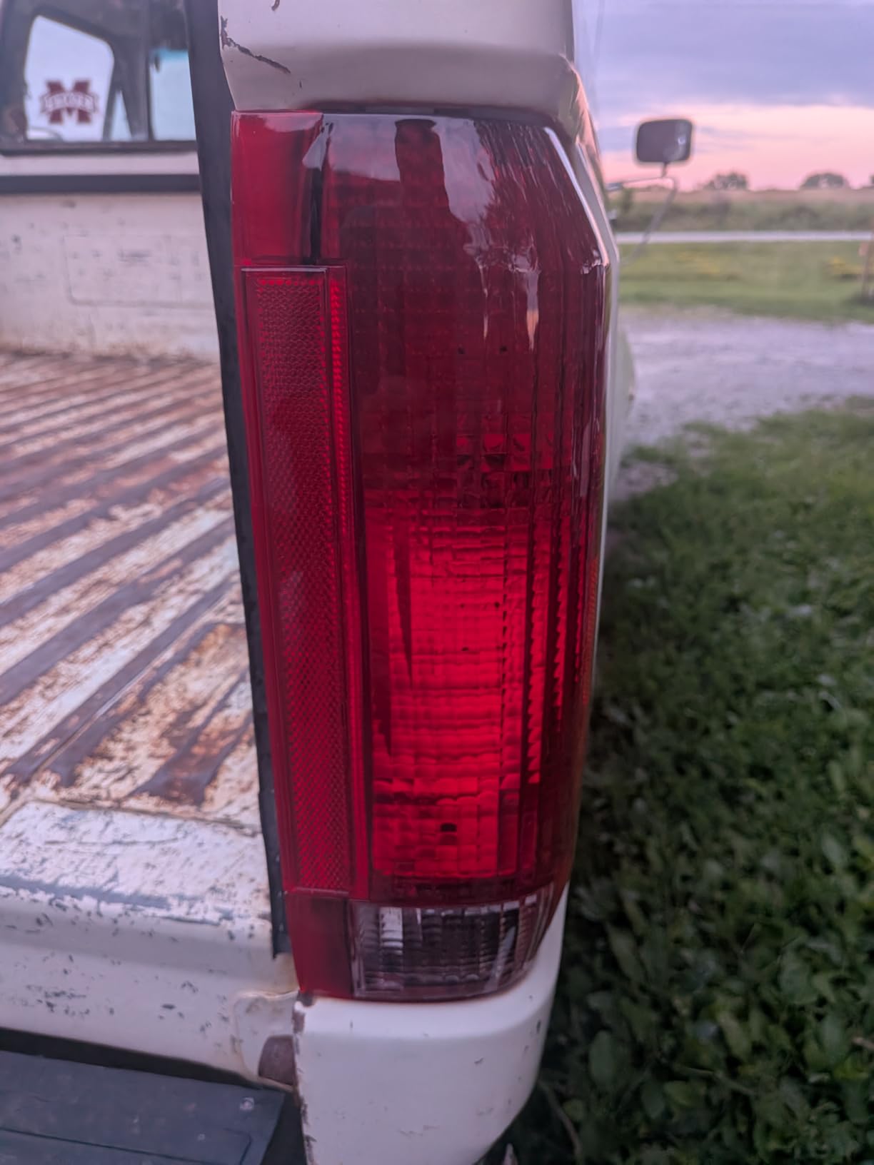 AmeriLite Red Replacement Tail Light Assembly Set for Ford Bronco / F150 F250 F350 Styleside Pickup - Driver and Passenger Side customer photo 2
