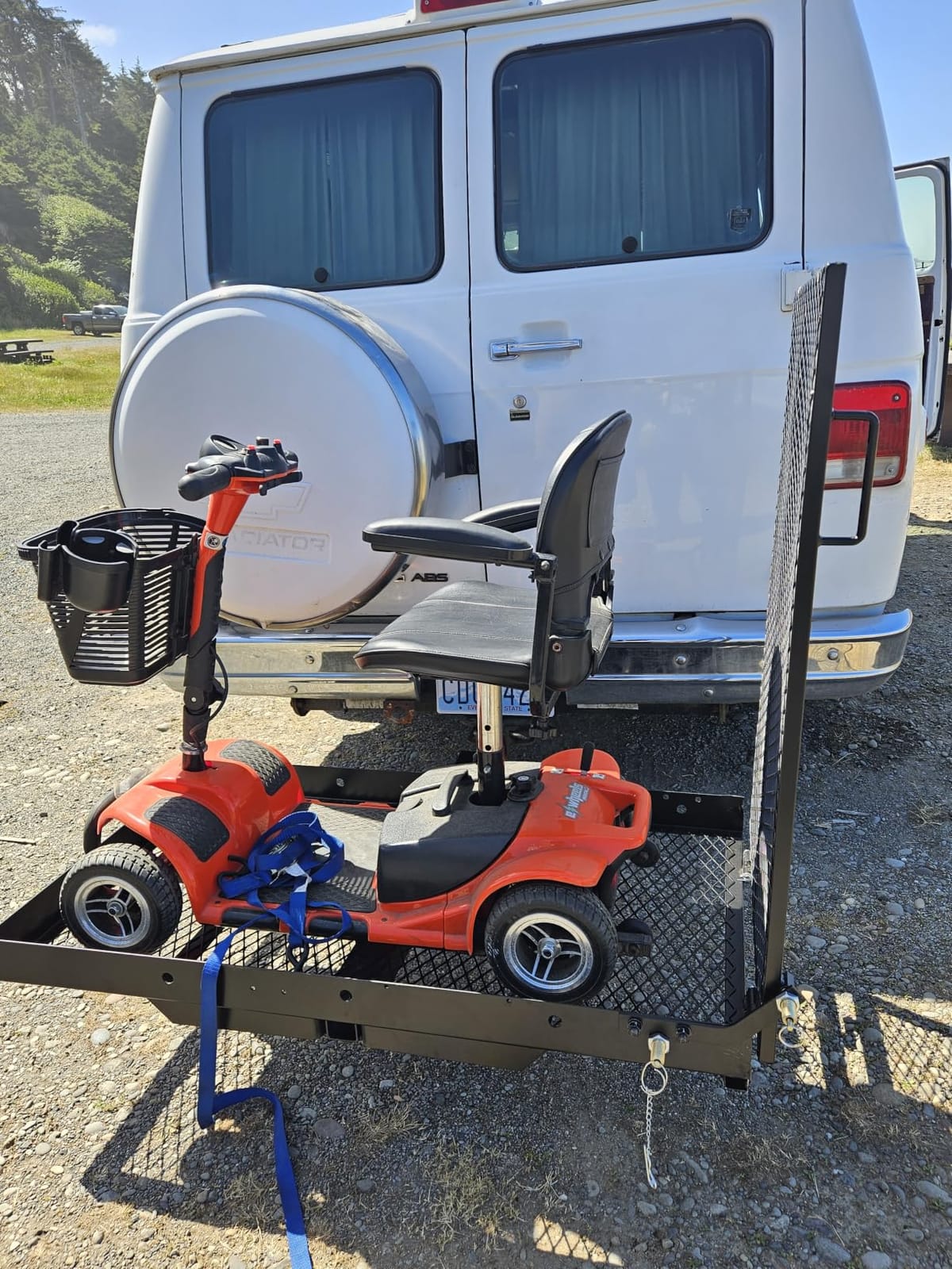 ECOTRIC 46.2 X 26.8 X 38.7 Inch Hitch Cargo Carrier W/Ramp Foldable 500 Lbs customer photo 1