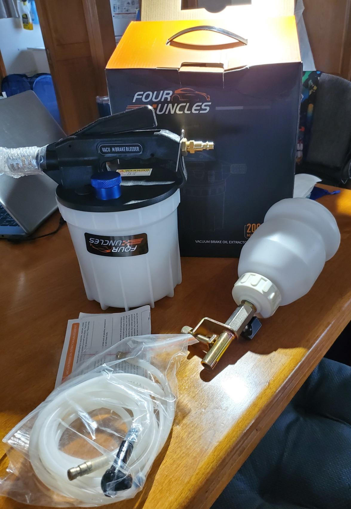 FOUR UNCLES 2L Pneumatic Brake Bleeder Vacuum Pump Kit with 13 PCS Adapters customer photo 1