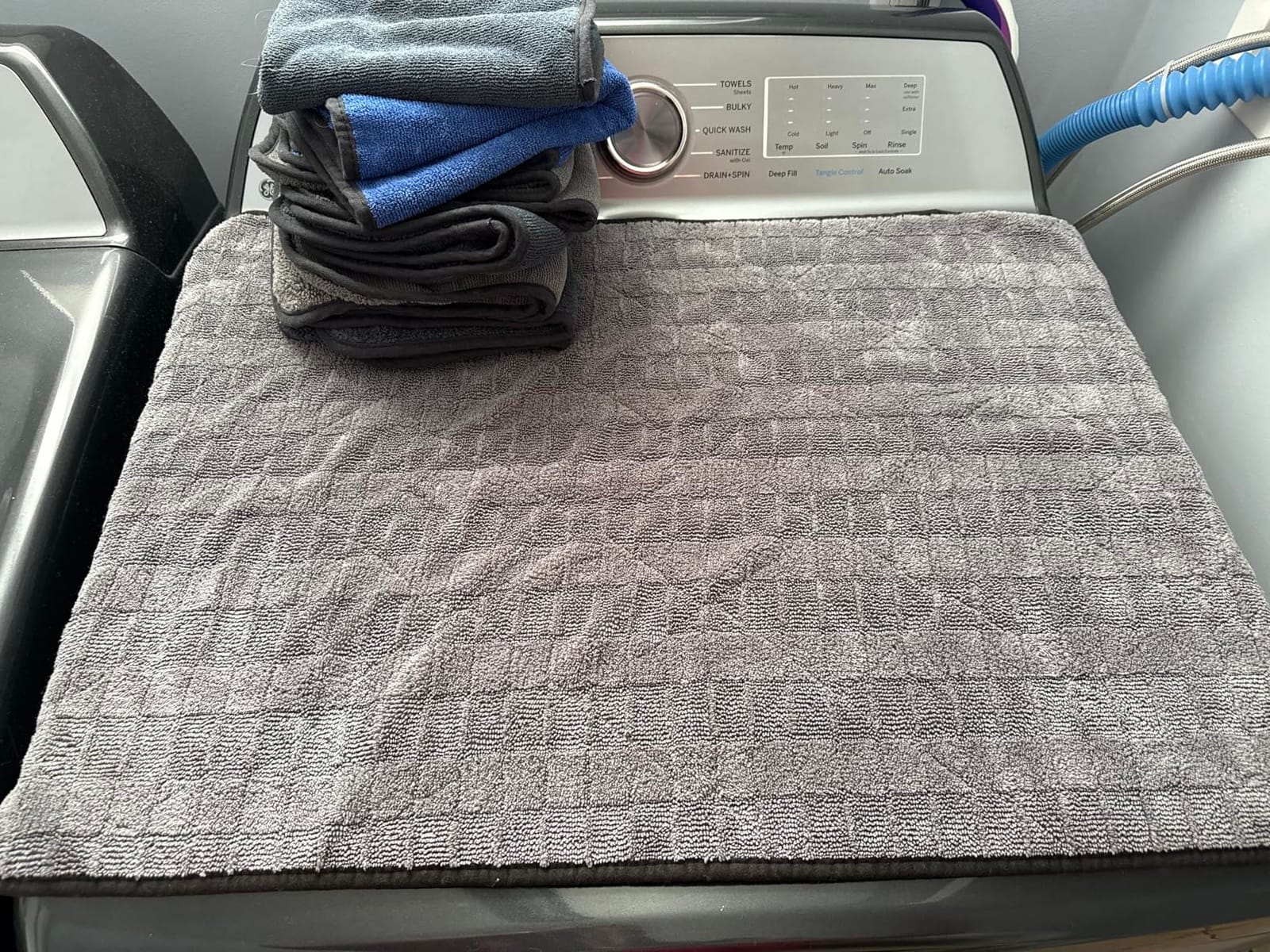 The Rag Company Gauntlet Car Drying Towel, Ice Grey/Grey, 20x30 in, 1-Pack customer photo 1