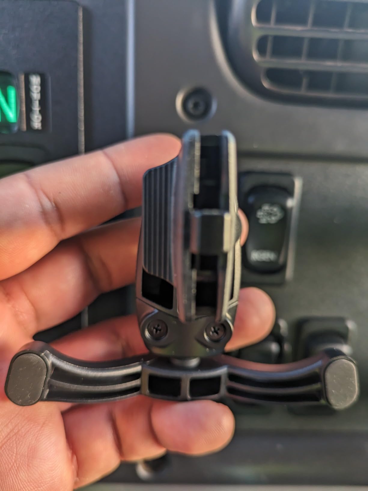 VICSEED 2026 Upgrade Ultra Stable Car Phone Holder Mount [Never Fall Off & Won't Break] Universal Air Vent Phone Mount for Car Easy Clamp Phone Holders for Your Car for iPhone 18 Pro Max 17 16 15 14 customer photo 1