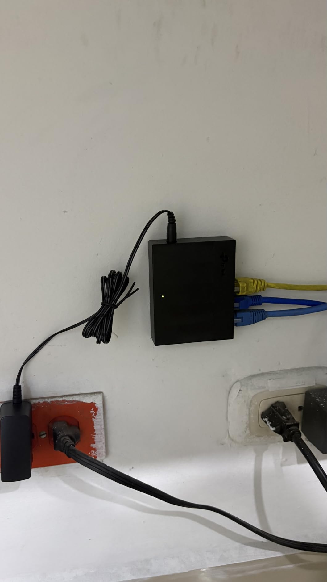 TP-Link LS1005G, Litewave 5 Port Gigabit Ethernet Unmanaged Switch customer photo 2