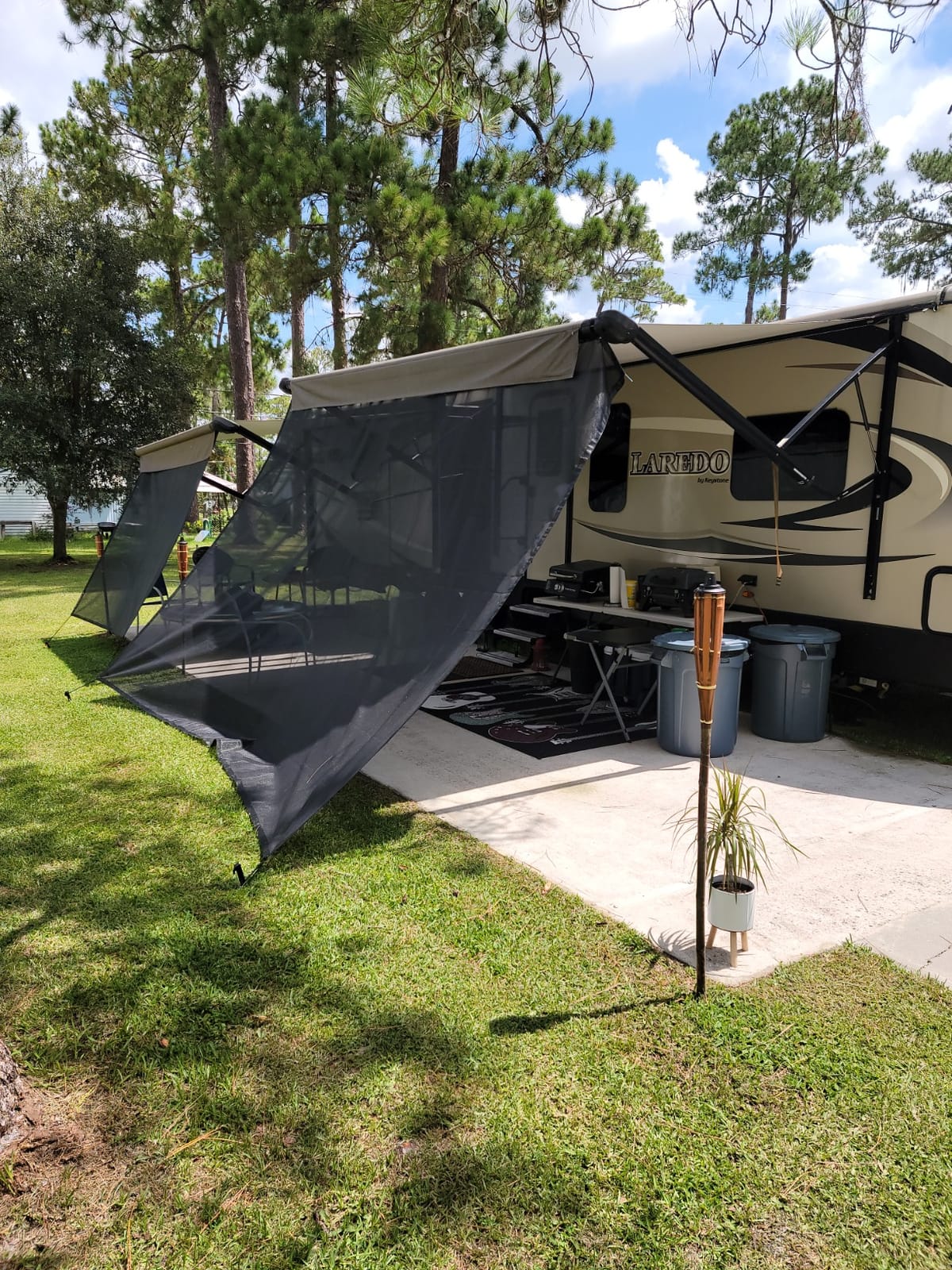 RV Awning Side Sun Shade Screen Camper Travel Trailer Sunshade, 9'X7'-Black customer photo 1