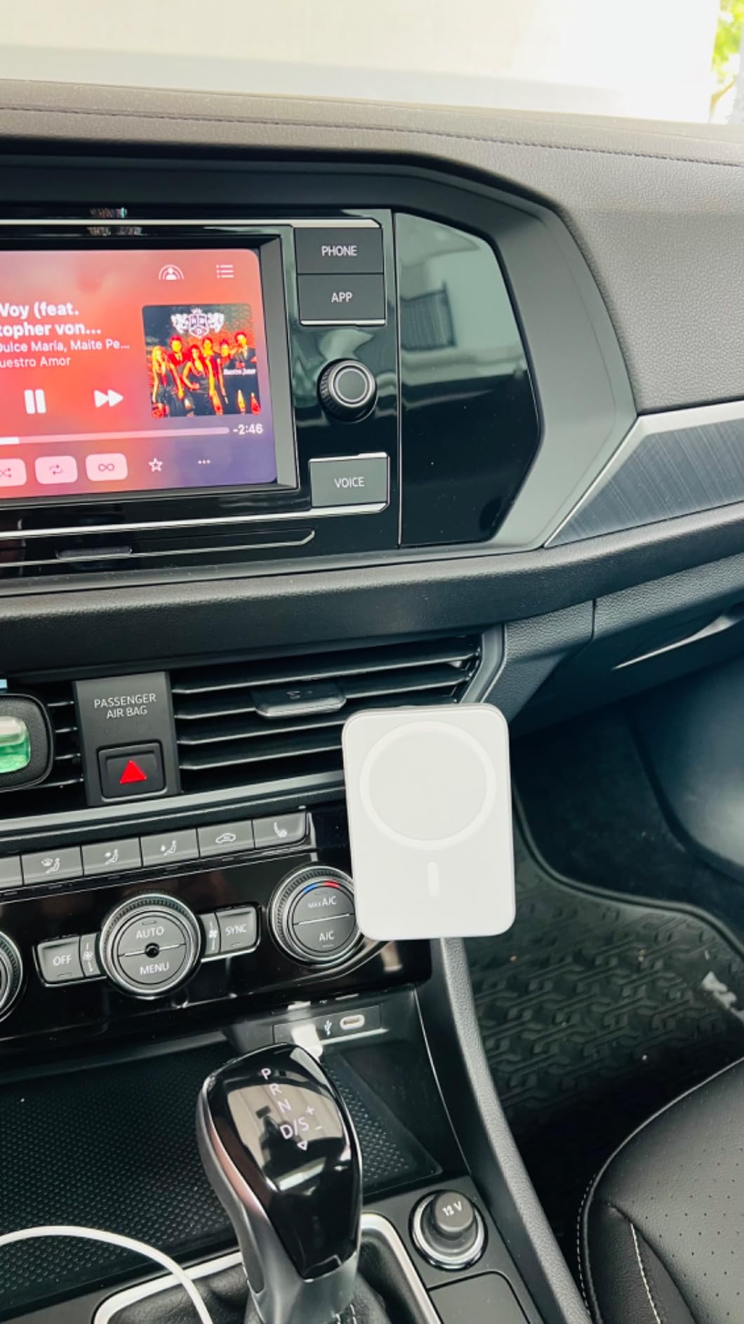Belkin Magnetic Vent Mount Pro, MagSafe-Compatible Phone Holder for iPhone customer photo 1
