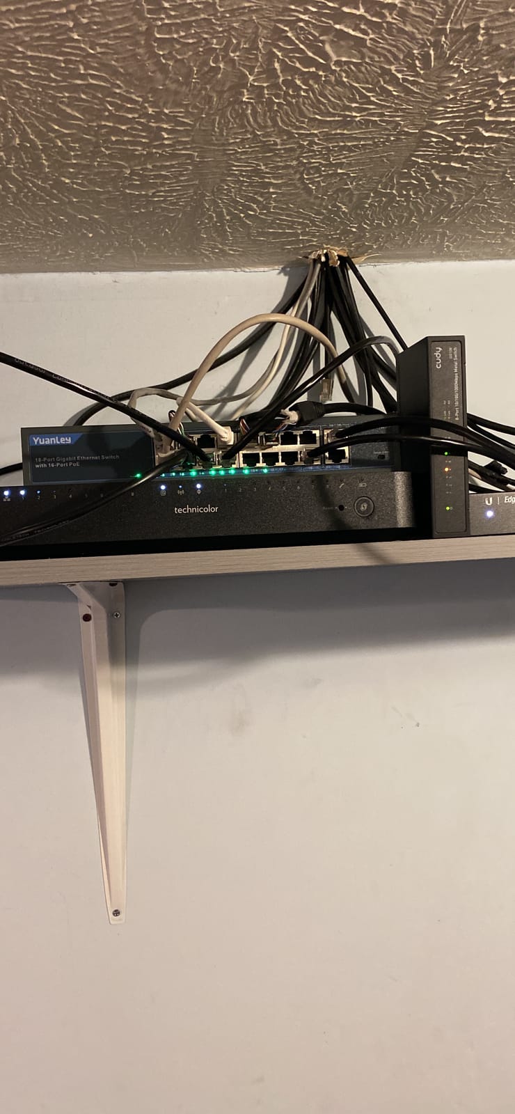 YuanLey 16 Port Gigabit PoE Switch with 2 Gigabit Uplink, 16 PoE+ Port 1000Mbps, 250W 802.3af/at, Metal Desktop/Rackmount, Unmanaged Plug and Play Network Switch customer photo 1