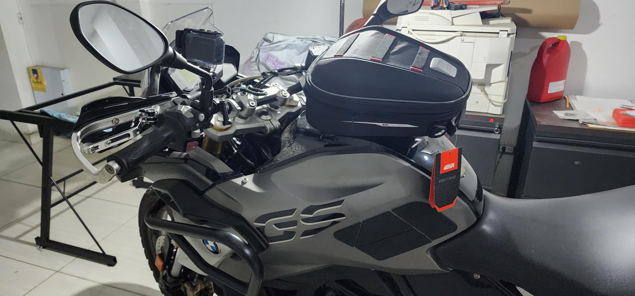 GIVI Sport-T Tanklock Tank Bag (6 Liter - ST611), Black customer photo 2