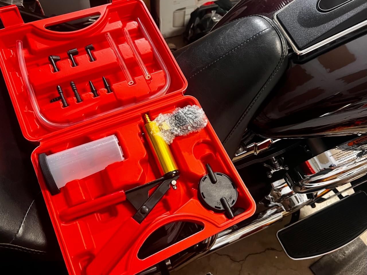 Yonligonju Brake Bleeder Kit with Hand Vacuum Pump with Gauge Adapters Automotive Brake Fluid Bleeding Set for Bike Car Truck (red) customer photo 1