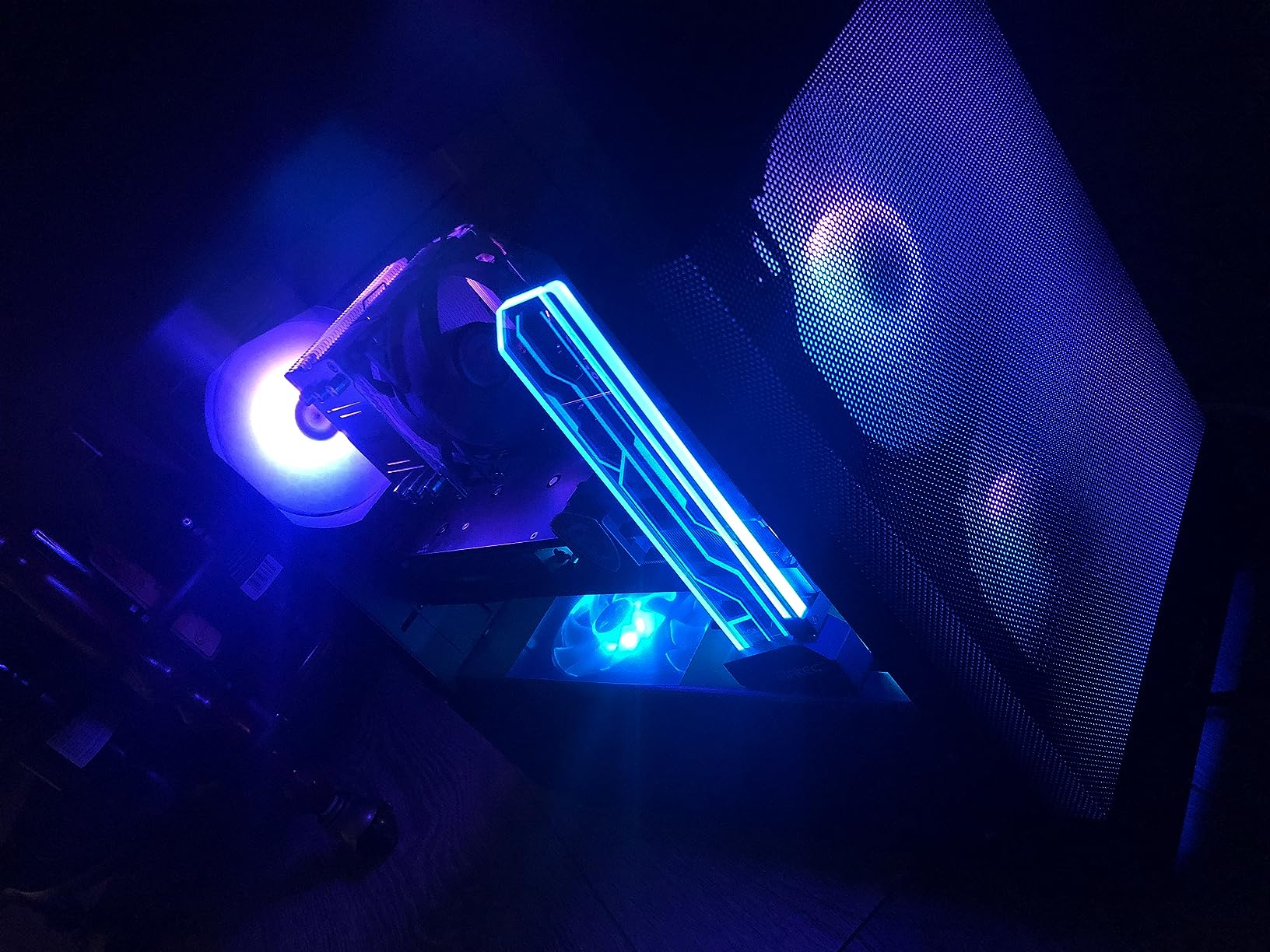 LIAN LI High Airflow Micro ATX PC Case, RGB Gaming Computer Case, Mesh Front Panel Mid-Tower Chassis with 2x140mm ARGB PWM Fans Pre-Installed, Tempered Glass Side Panel (LANCOOL 205M MESH, Black) customer photo 2