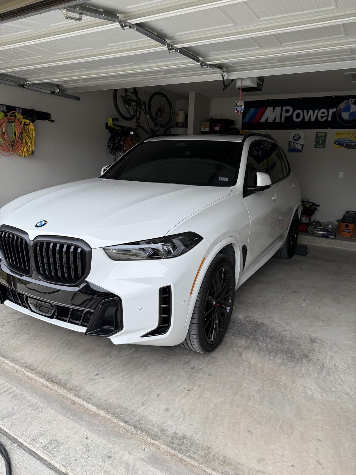ExoForma Mega Car Drying Towel - Holds Up to 9 lbs, No Streaks, Scratches, or Water Spots | 1200 GSM Microfiber Double Twist Pile & Edgeless Design, 1 Quick & Effortless Dry - 24” x 36” customer photo 1