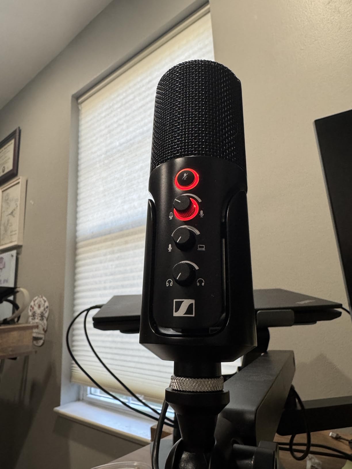 SENNHEISER Professional Profile - USB Cardioid Condenser Microphone & Table Stand, 1.2 m USB-C Cable - Mute Button, Built-in Headphone Jack, Gain, Mix & Volume Control, for PC & Mac,Black customer photo 2