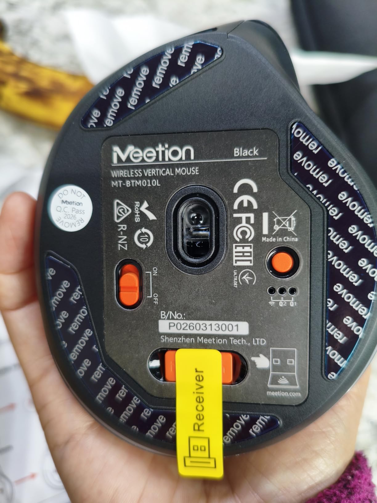 MEETION Ergonomic Wireless Vertical Mouse, Rechargeable, Black customer photo 2