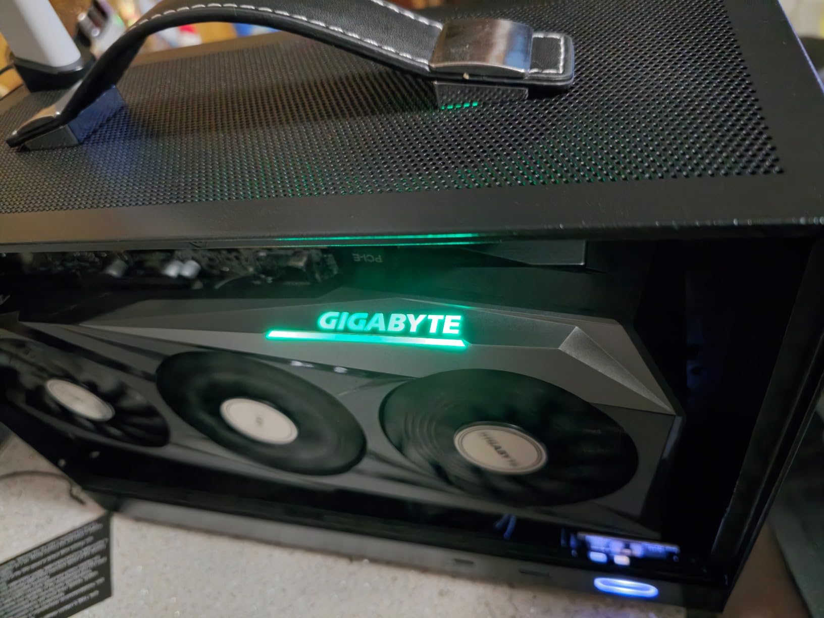 Gigabyte GV-R76GAMING OC-8GD Radeon RX 7600 Gaming OC 8G Graphics Card, 3X WINDFORCE Fans 8GB 128-bit GDDR6, Video Card customer photo 1