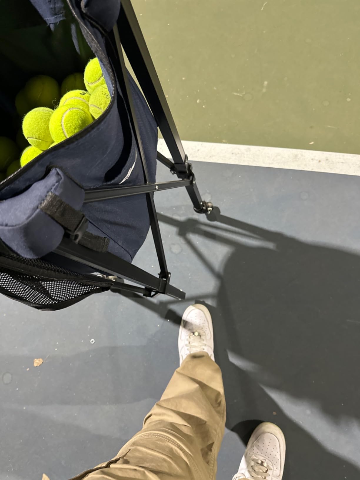 Goplus Foldable Tennis Ball Hoppers, Lightweight Aluminum Tennis Ball Basket with Wheels, Removable Bag, Side Pockets, Carry Bag, Portable Sports Teaching Cart Holds 150 Tennis Balls (Blue) … customer photo 1