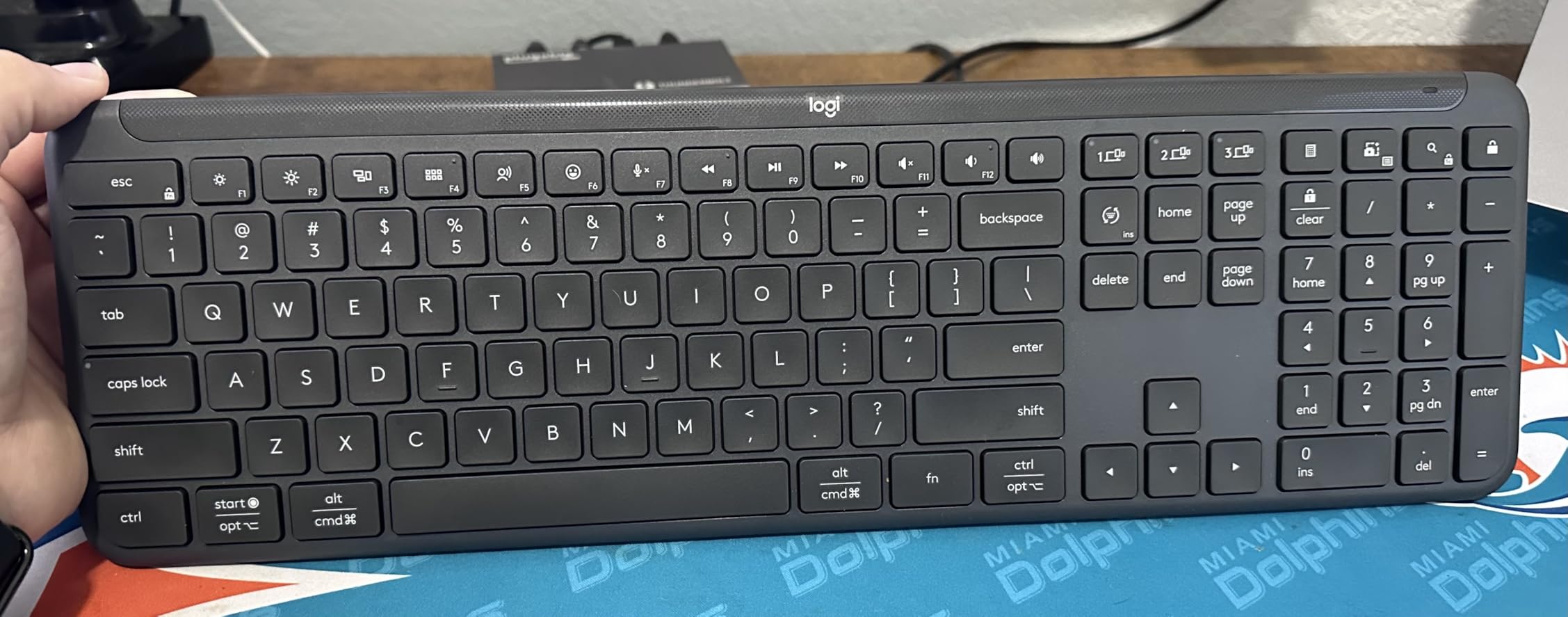 Logitech Signature Slim K950 Wireless Keyboard with Quiet Typing - Graphite customer photo 2