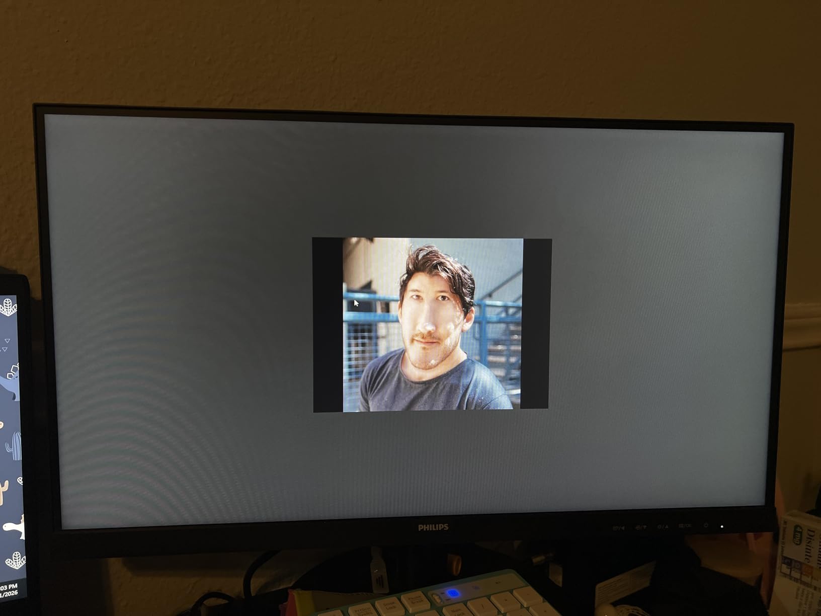Philips 22 Inch Computer Monitor FHD 100Hz VA VESA Flicker-Free, 221V8LB customer photo 1