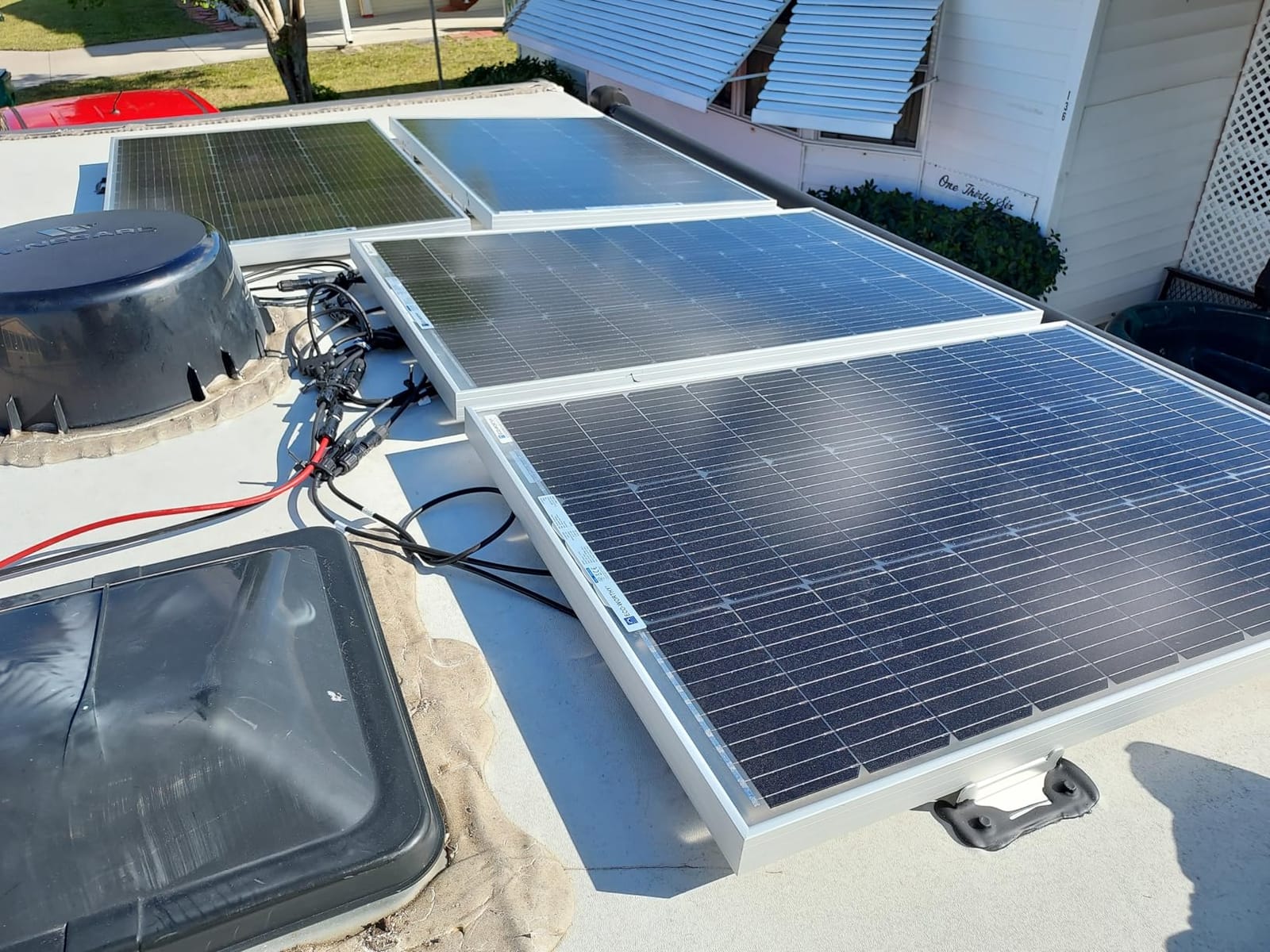 ECO-WORTHY 400W Solar Panels N-Type 4pcs 100 Watt 18V Monocrystalline customer photo 2
