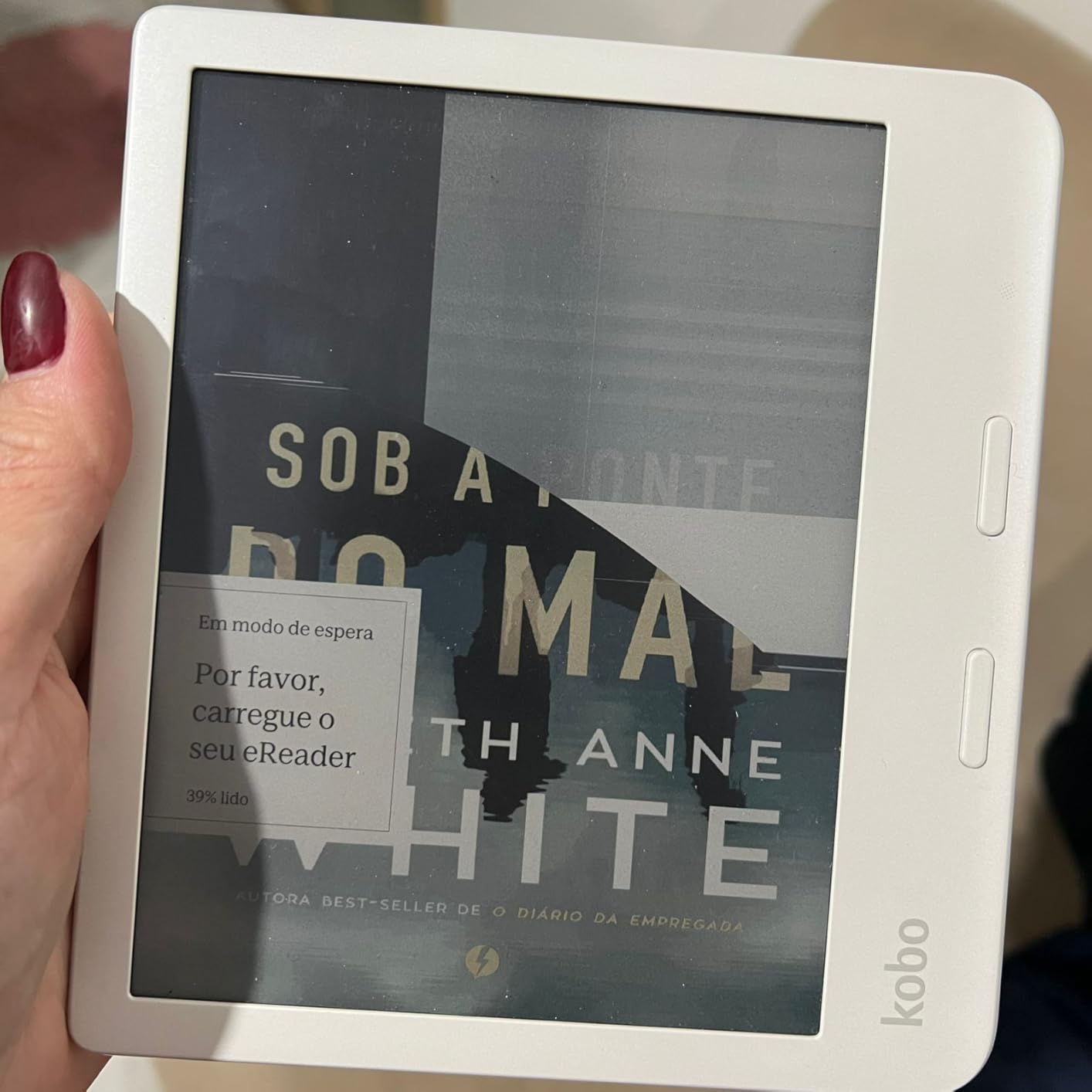 Kobo Libra Colour | eReader | 7” Glare-Free Colour E Ink Kaleido™ 3 Display | Dark Mode Option | Audiobooks | Waterproof | White customer photo 2