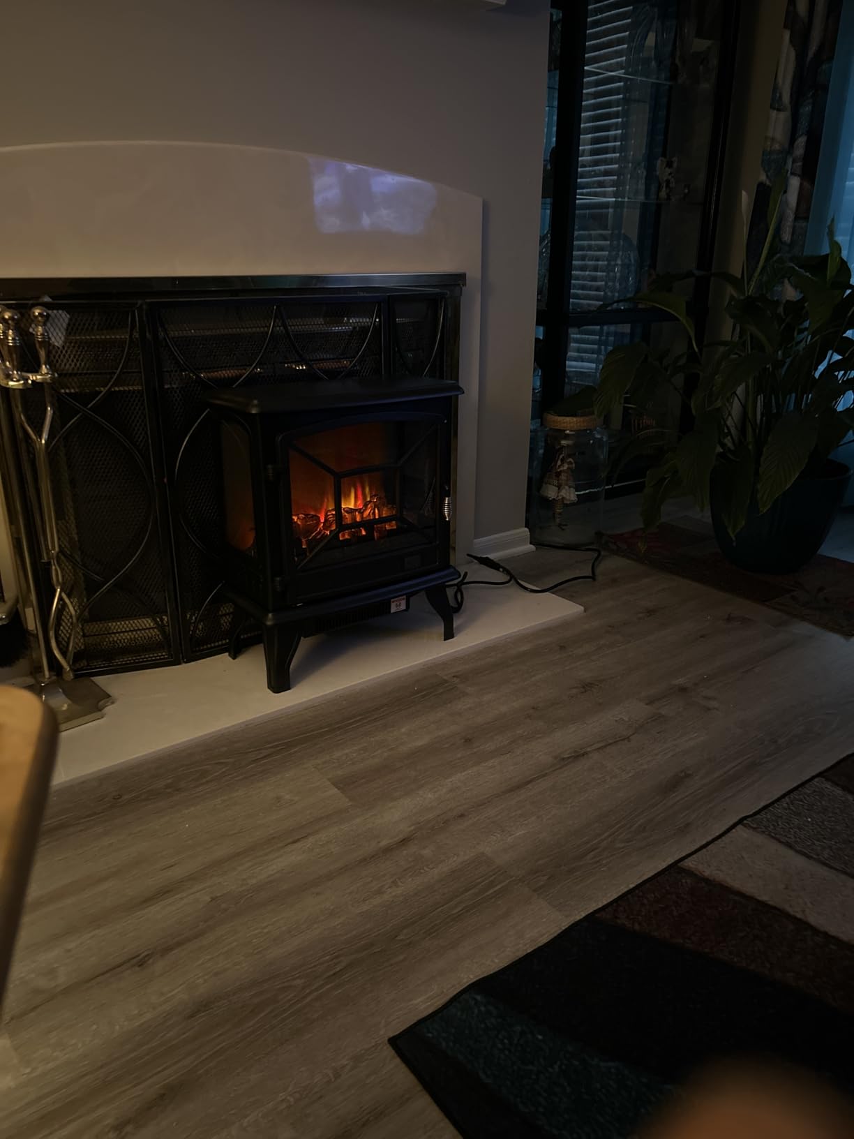 Silonn Electric Fireplace Heater, Quick Heating Portable Fireplace with App & Remote,24″ Electric Corner Fireplace Low Noise with 5 Brightness Levels,Temp Control & Timer for Living Room,Bedroom,Black customer photo 2