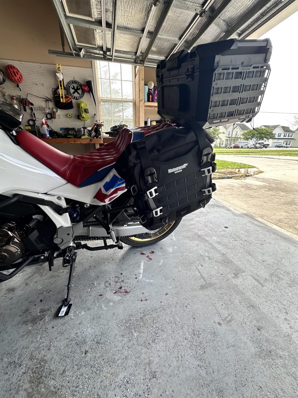 Rhinowalk Motorcycle Saddlebag 35L Waterproof, Quick Release Motorbike Side Bag, Universal Fit Motorcycle Side Bag (1-Piece) customer photo 1