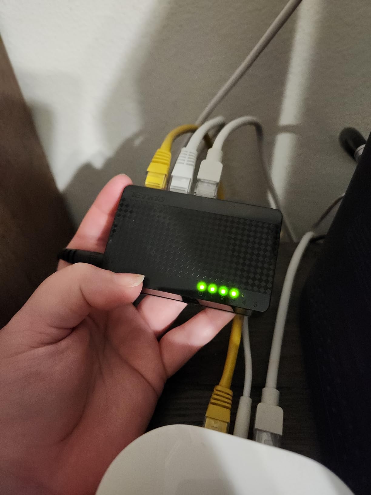 Tenda 5 Port 2.5G Ethernet Switch, Multi-Gigabit 2.5Gb Ethernet Splitter customer photo 2
