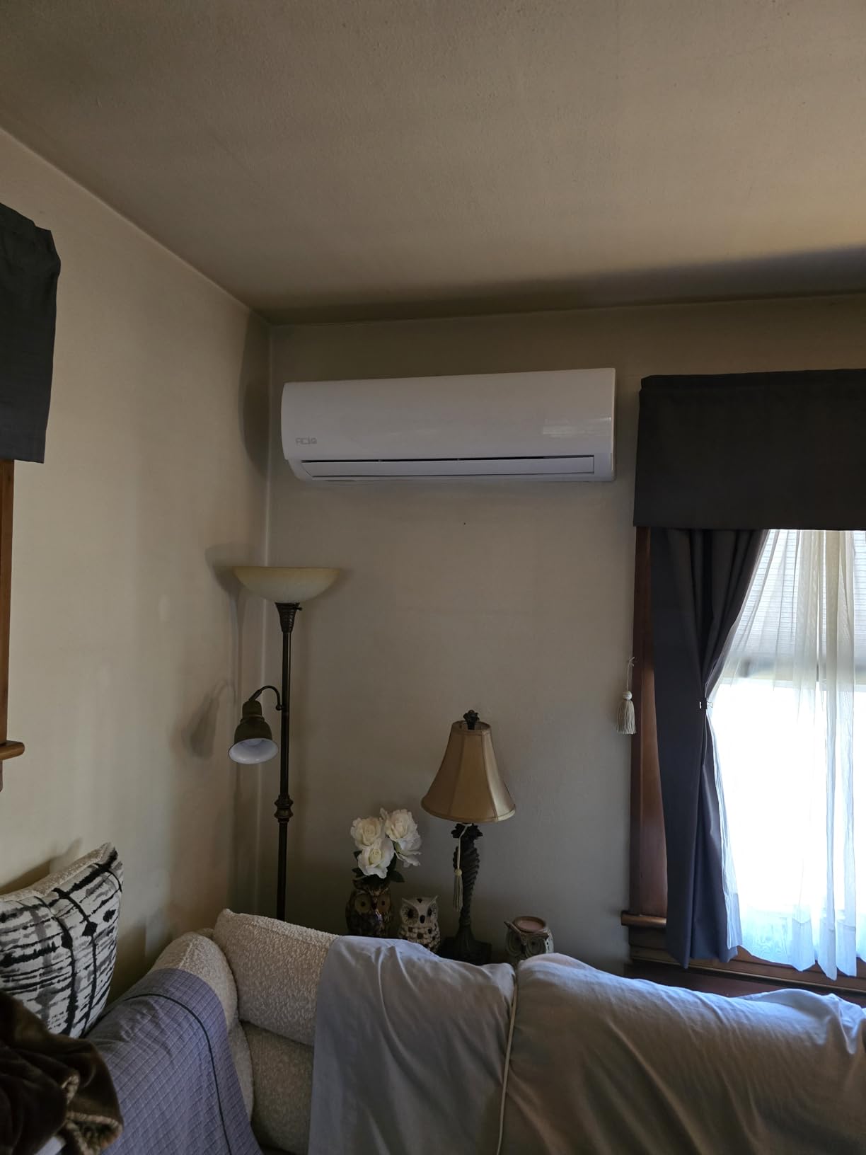 ACiQ Essentials 36000 BTU 230V 20 SEER2 Mini Split AC/Heating System, White customer photo 2