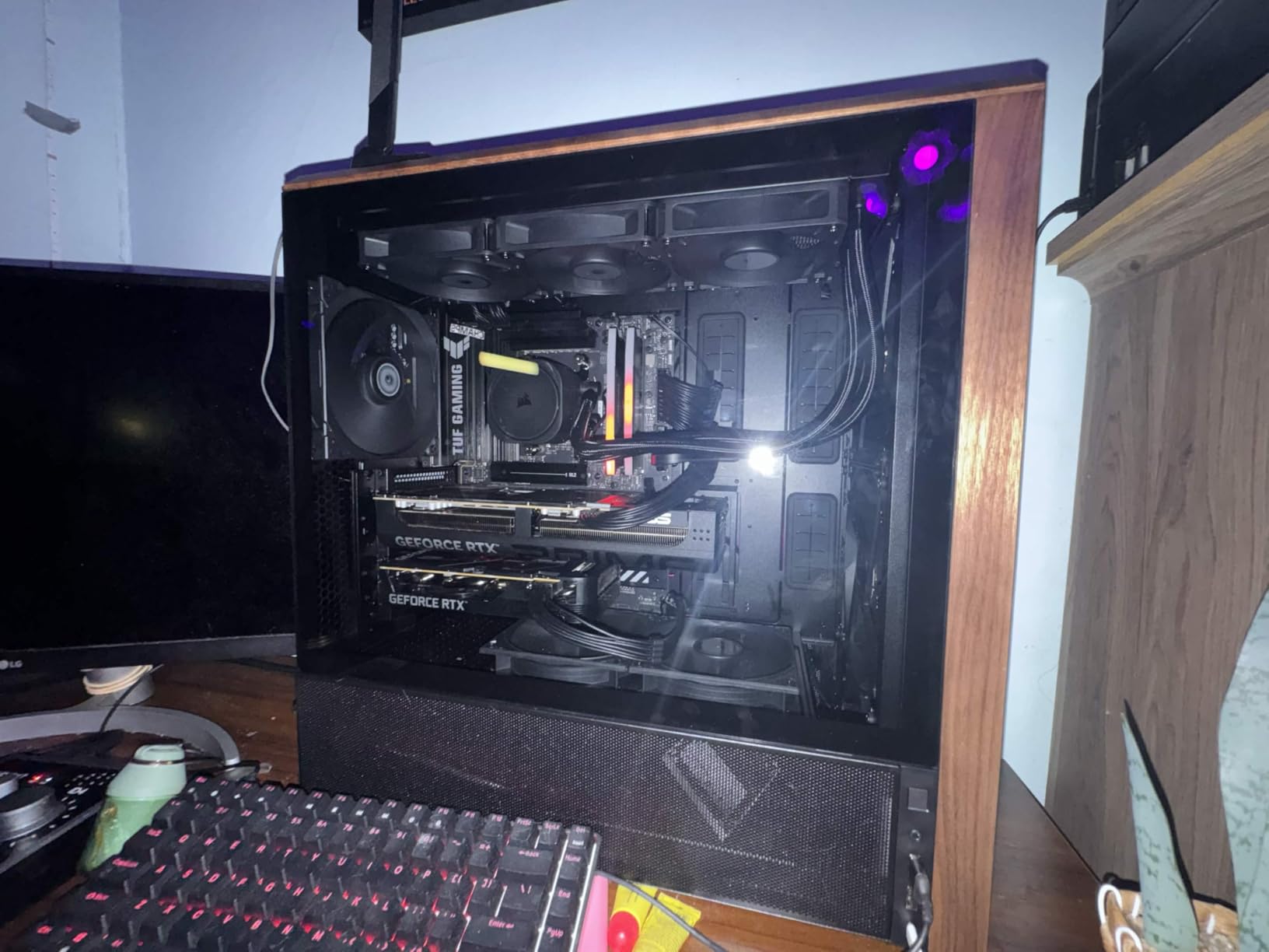 Lian Li LANCOOL 217 ATX Mid-Tower PC Case, 5 PWM Fans, Black Walnut Wood customer photo 1