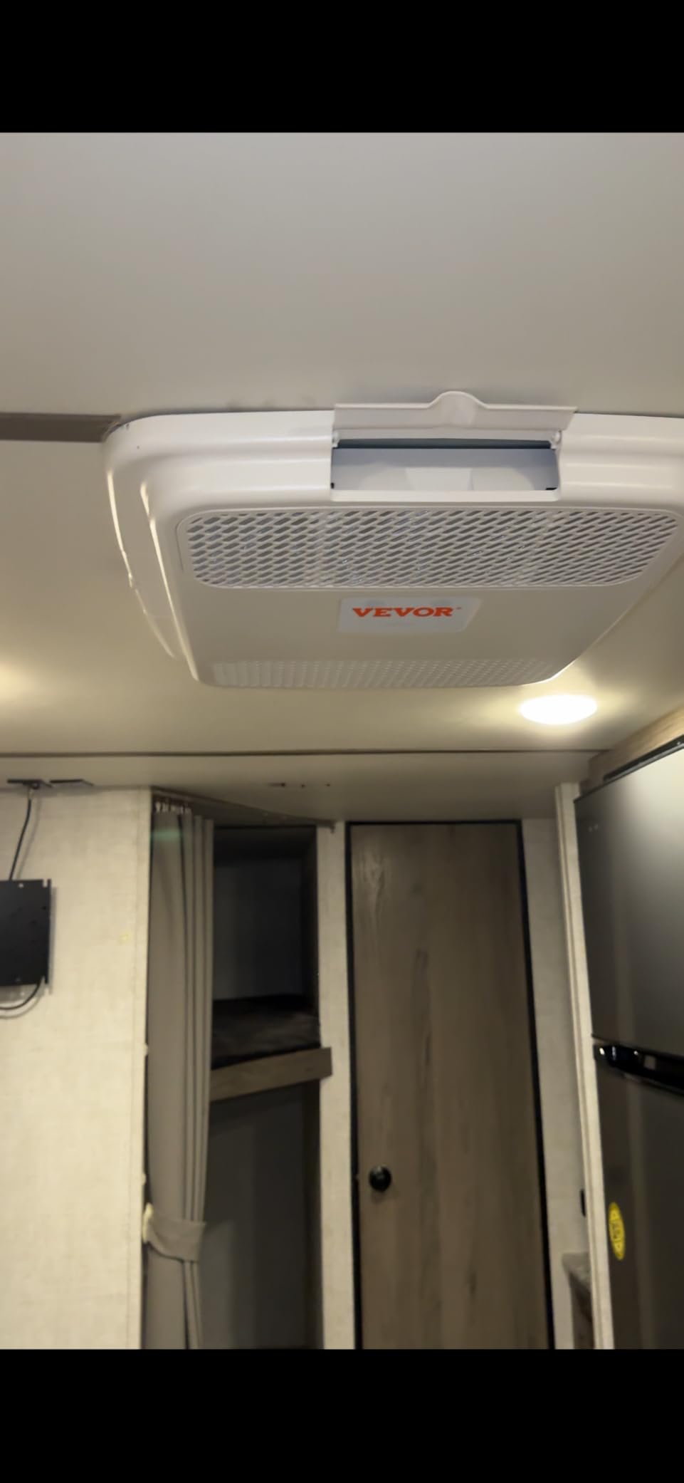 VEVOR RV Air Conditioner, 13500 BTU Non-Ducted Rooftop RV AC Unit, 65 dB Quiet Design, Including Air Distribution Box, Operation Panel and Installation Hardware, for Campers, Vans, Trailers, White customer photo 2
