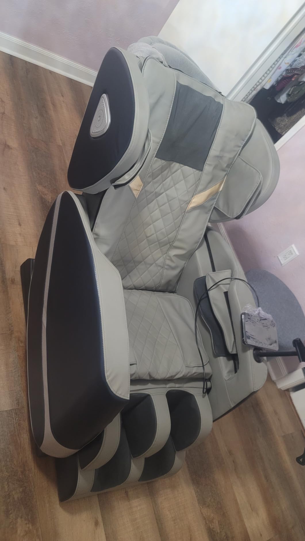 FURNIMAT Massage Chair Full Body Zero Gravity Recliner, New Version 2026 customer photo 1